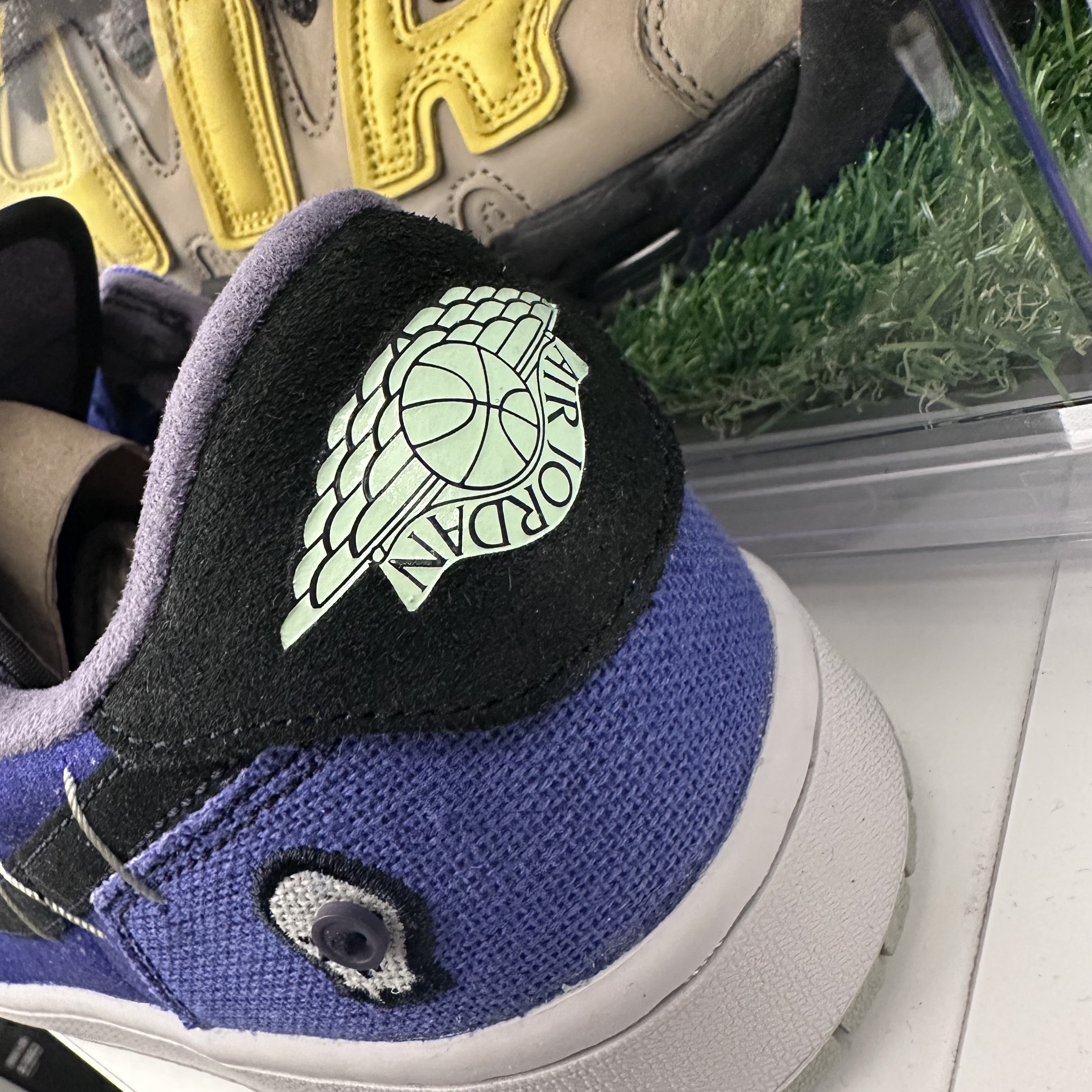 Jordan 1 x Zion Williamson Retro Low OG Regency Purple and Dark Raisin 착용 스타일 - 1