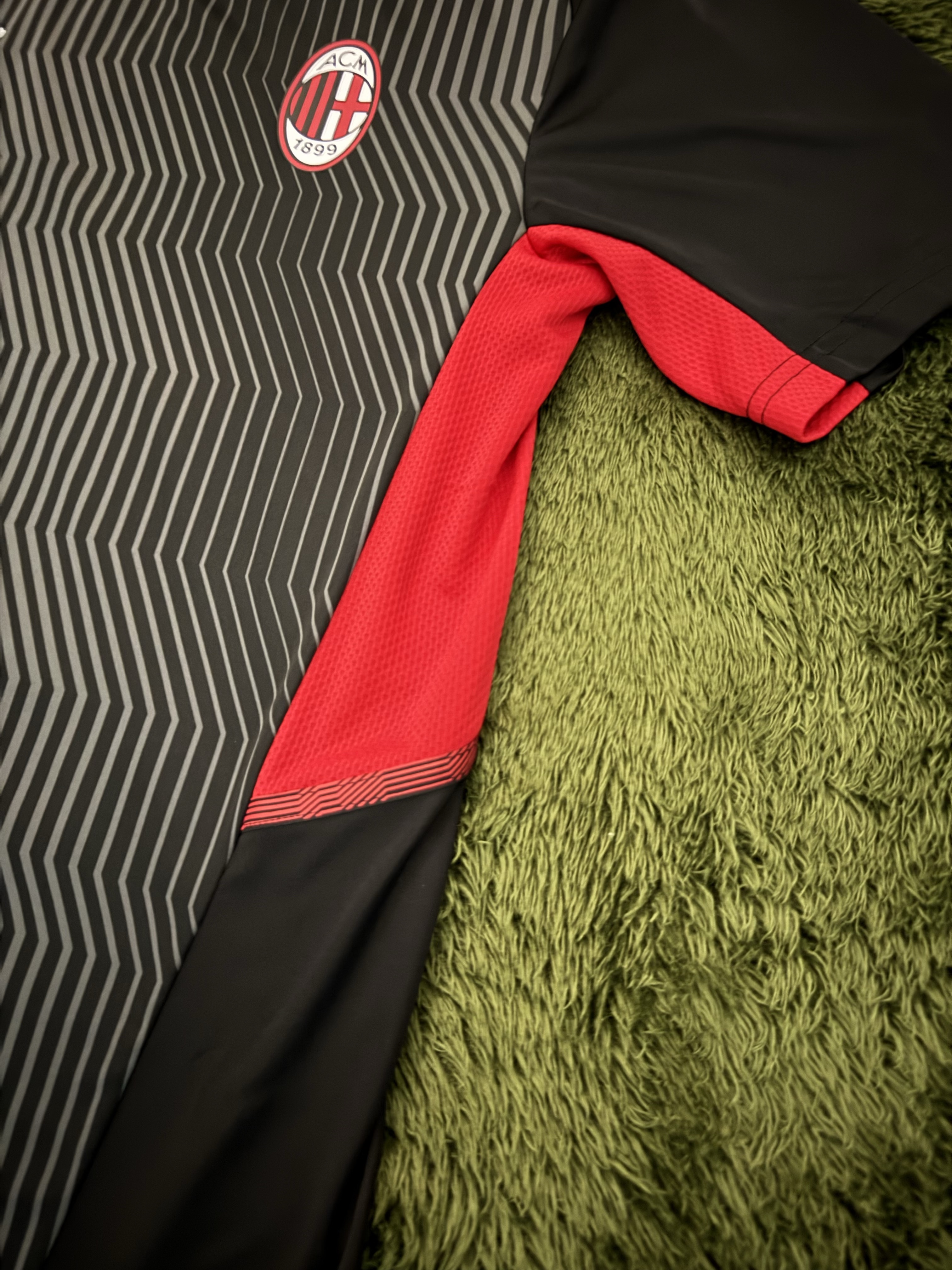 Puma x ACM Training Jersey Black Tango Red (Non Marking Ver.) 착용 스타일 - 4