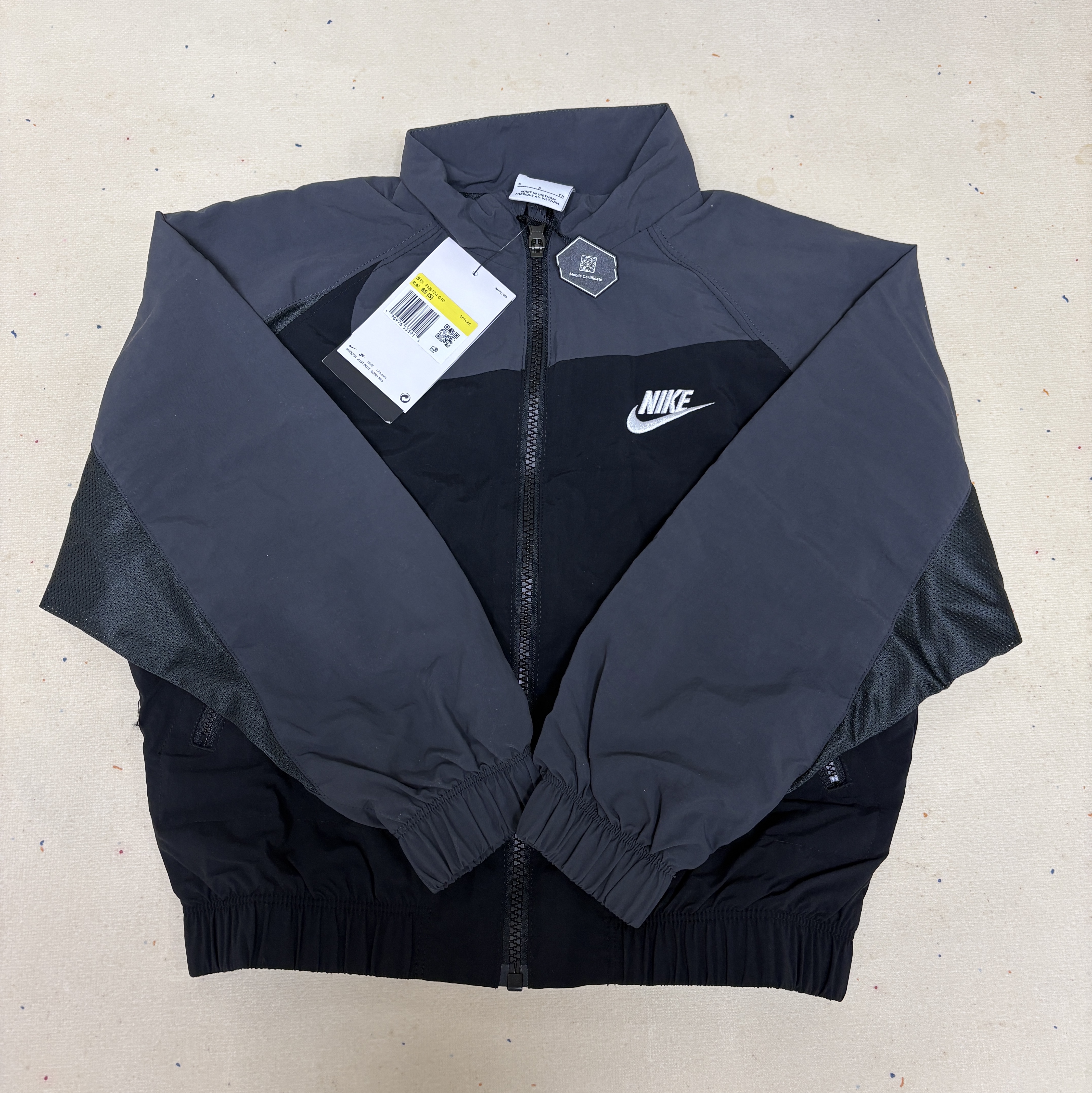(Kids) Nike NSW Amplify Woven Full Zip Jacket Black Dark Smoke Grey 착용 스타일