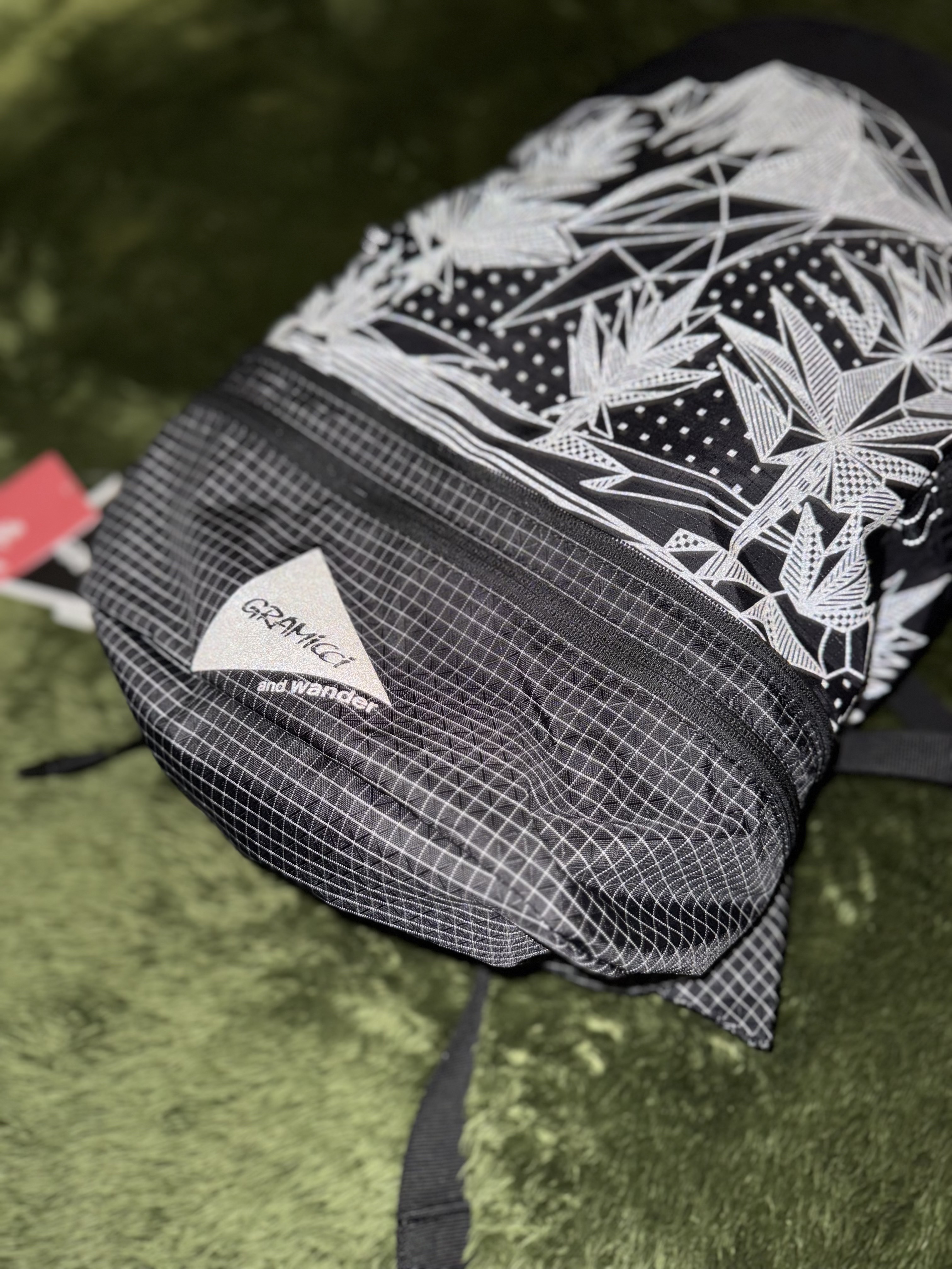 And Wander x Gramicci 2way Ripstop Bag Black 착용 스타일 - 2