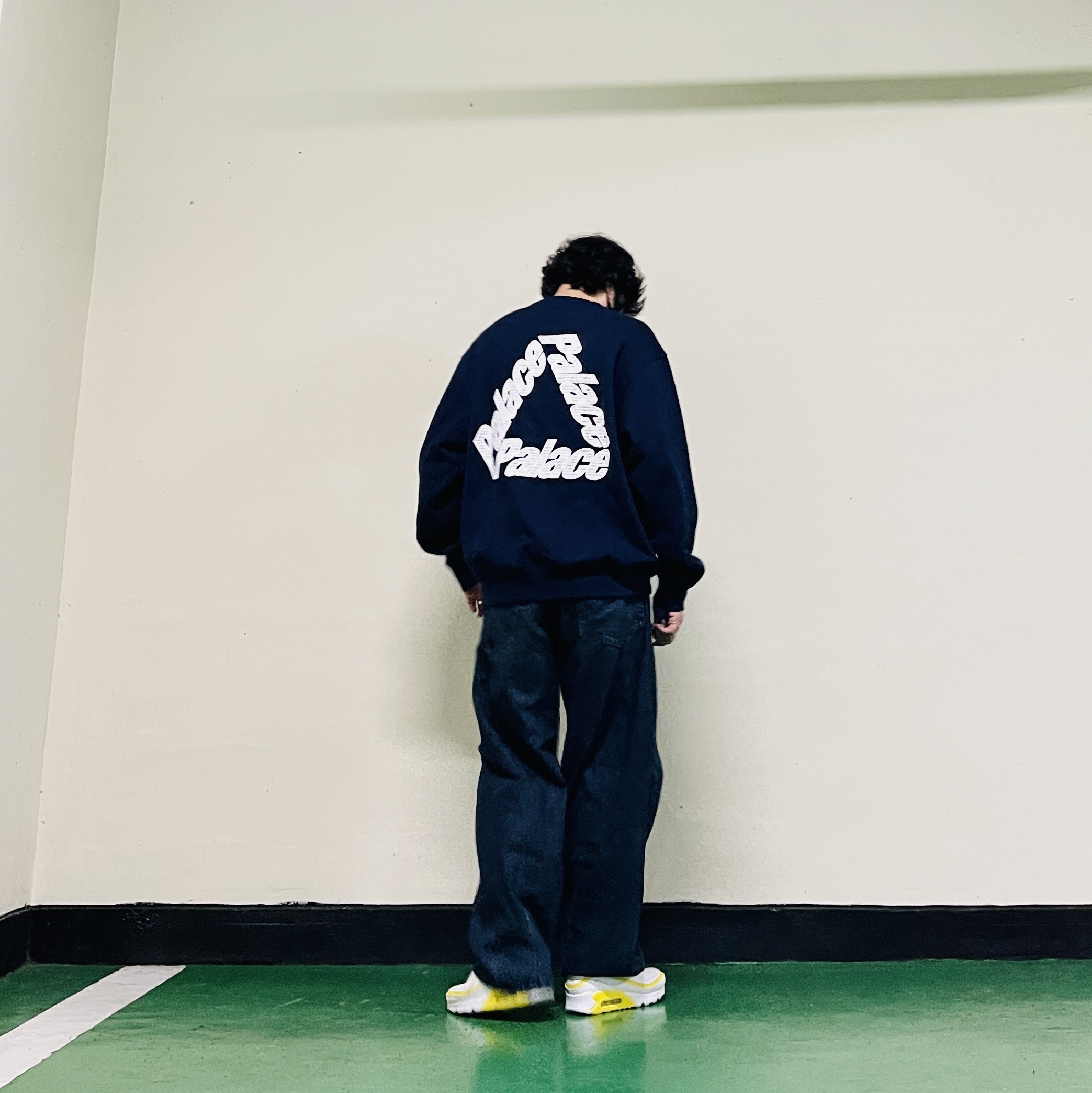 Palace P3 Chain Puff Crew Navy - 25FW, Nike x Undefeated Air Max 90 White Optic Yellow 착용 스타일 - 2