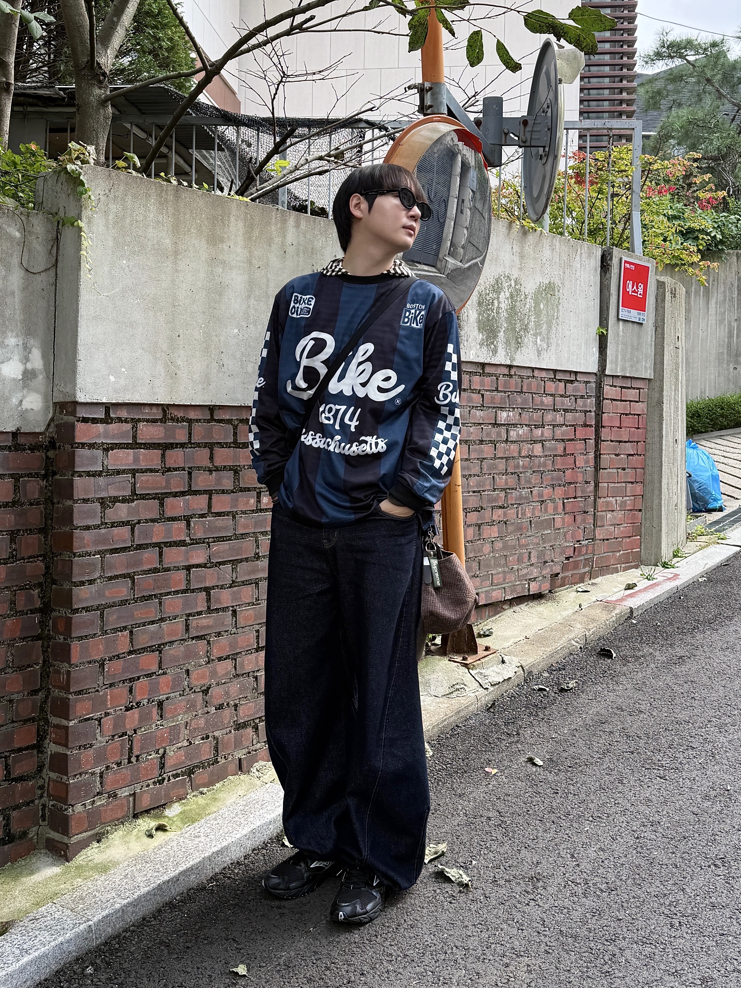 Mizuno Wave Rider 10 Black Silver 착용 스타일 - 2