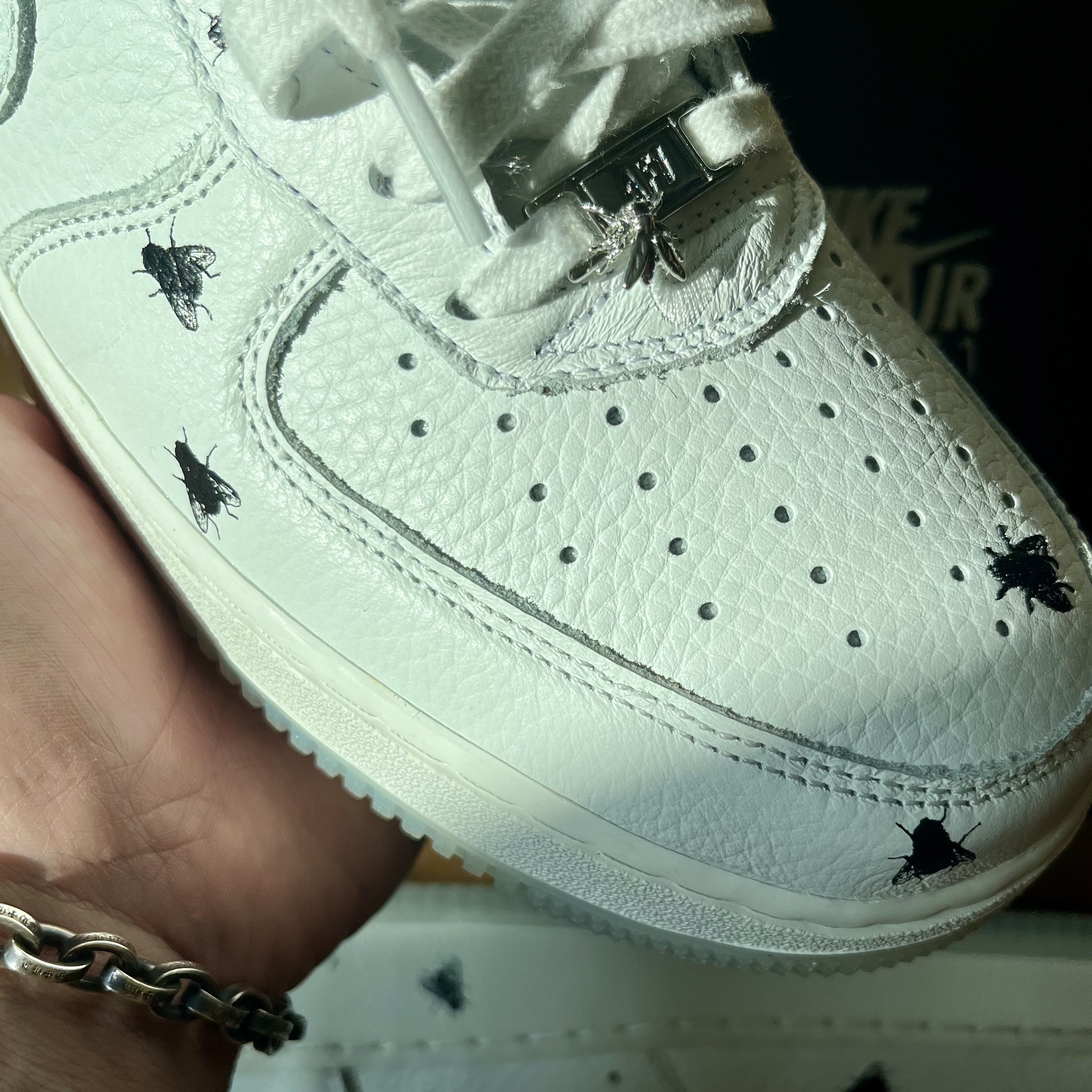 Nike Air Force 1 Retro Summit White and Black 착용 스타일 - 2
