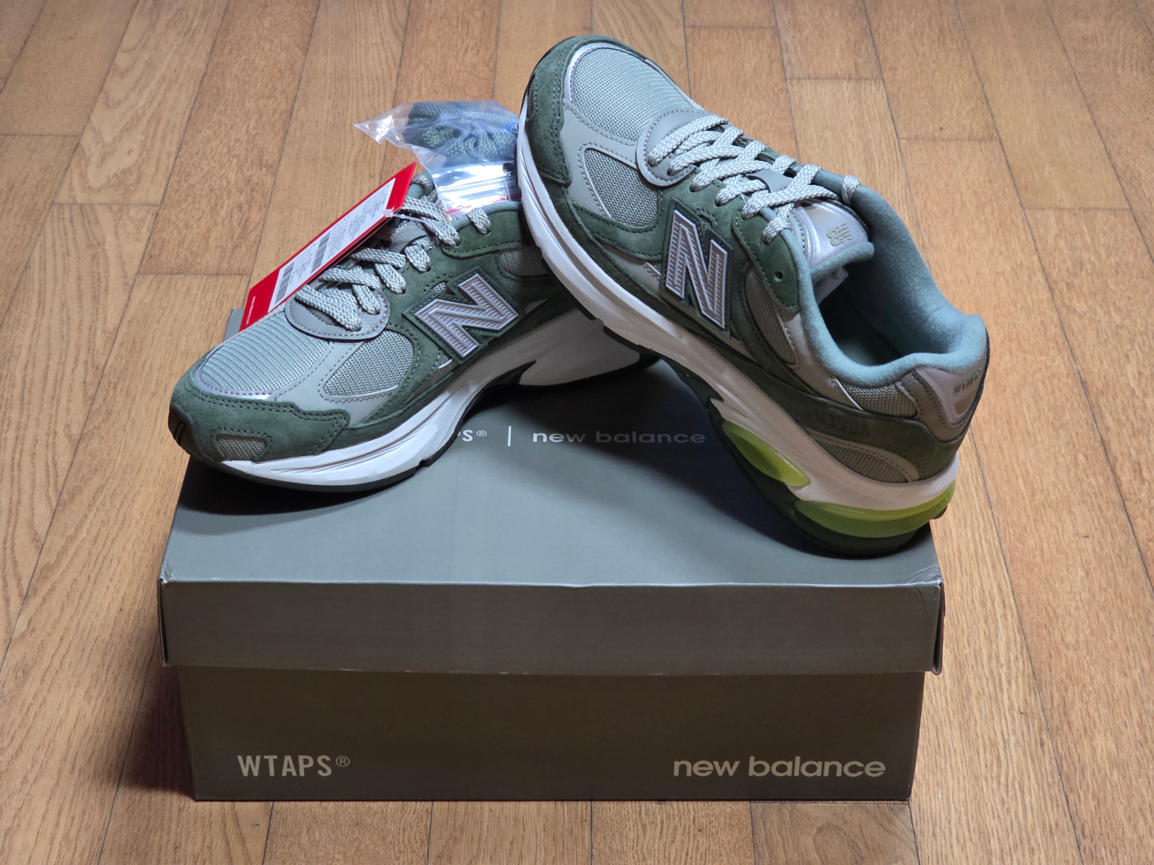 New Balance x WTAPS Abzorb 2010 Wrought Iron Agave Green - D Standard 착용 스타일 - 1