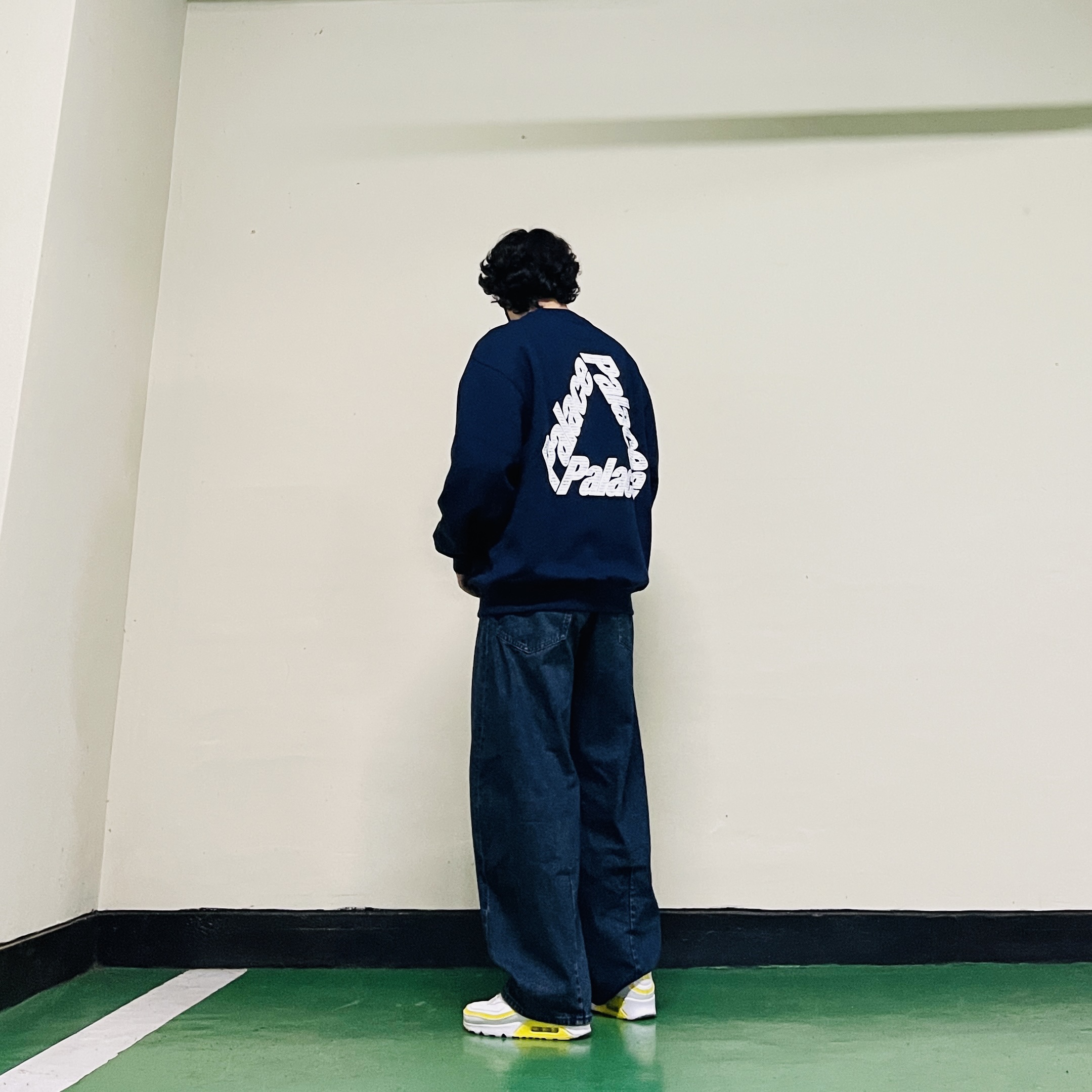 Palace P3 Chain Puff Crew Navy - 25FW, Nike x Undefeated Air Max 90 White Optic Yellow 착용 스타일 - 4
