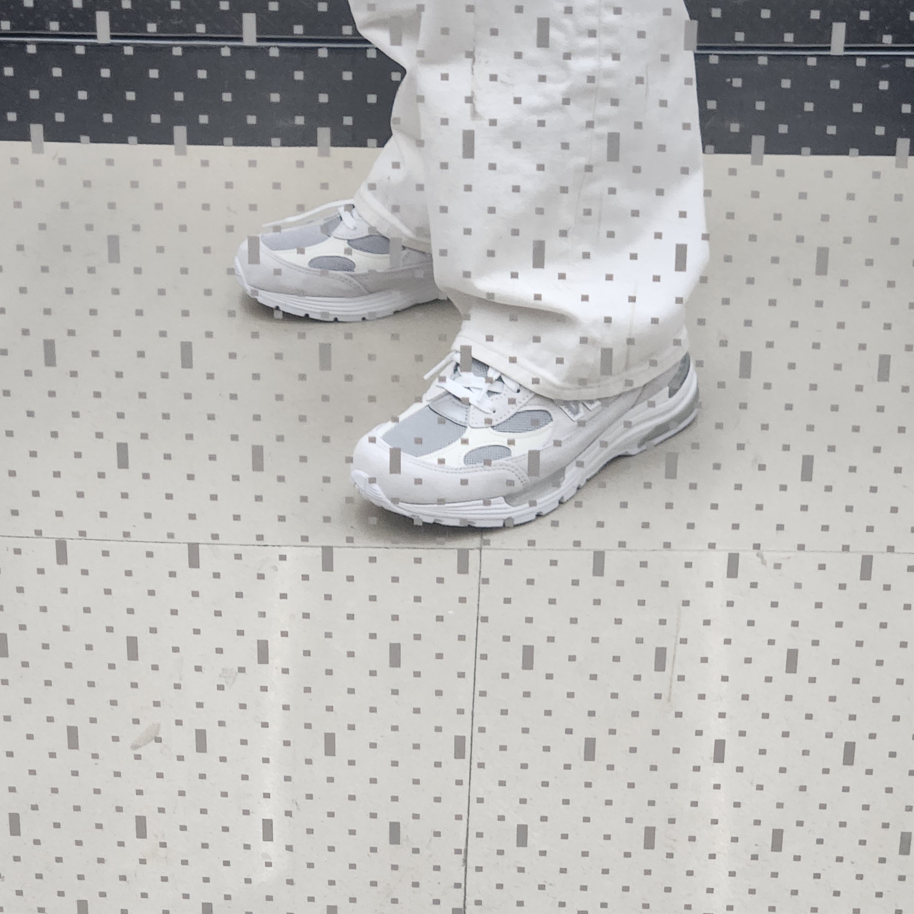 New Balance 992 Made in USA Core White Reflection 착용 스타일