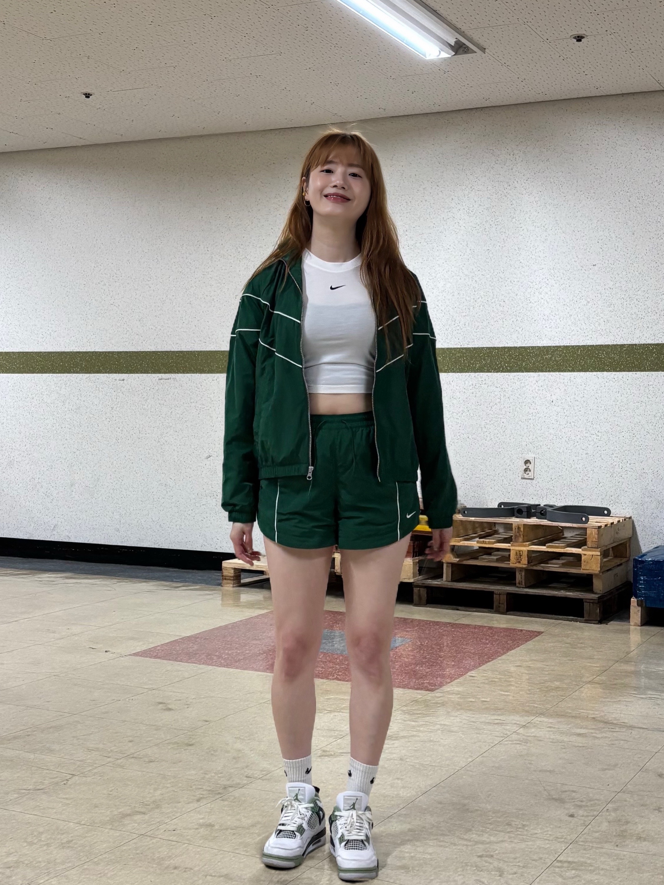 (W) Jordan 4 Retro Oil Green, (W) Nike NSW Windrunner Loose UV Woven Full Zip Jacket Gorge Green - Asia 착용 스타일 - 5