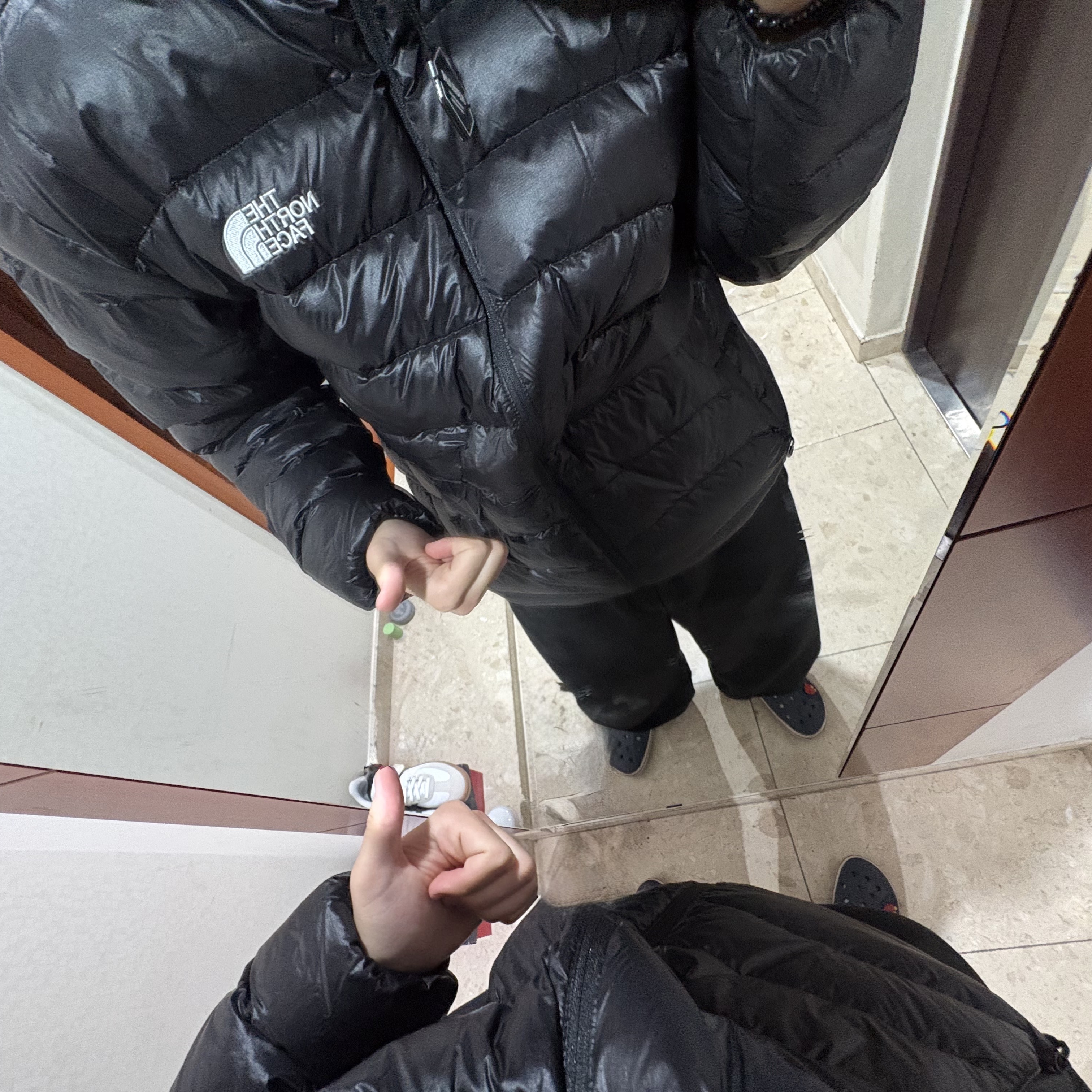 The North Face Matier EX RDS Down Hoodie Black 착용 스타일