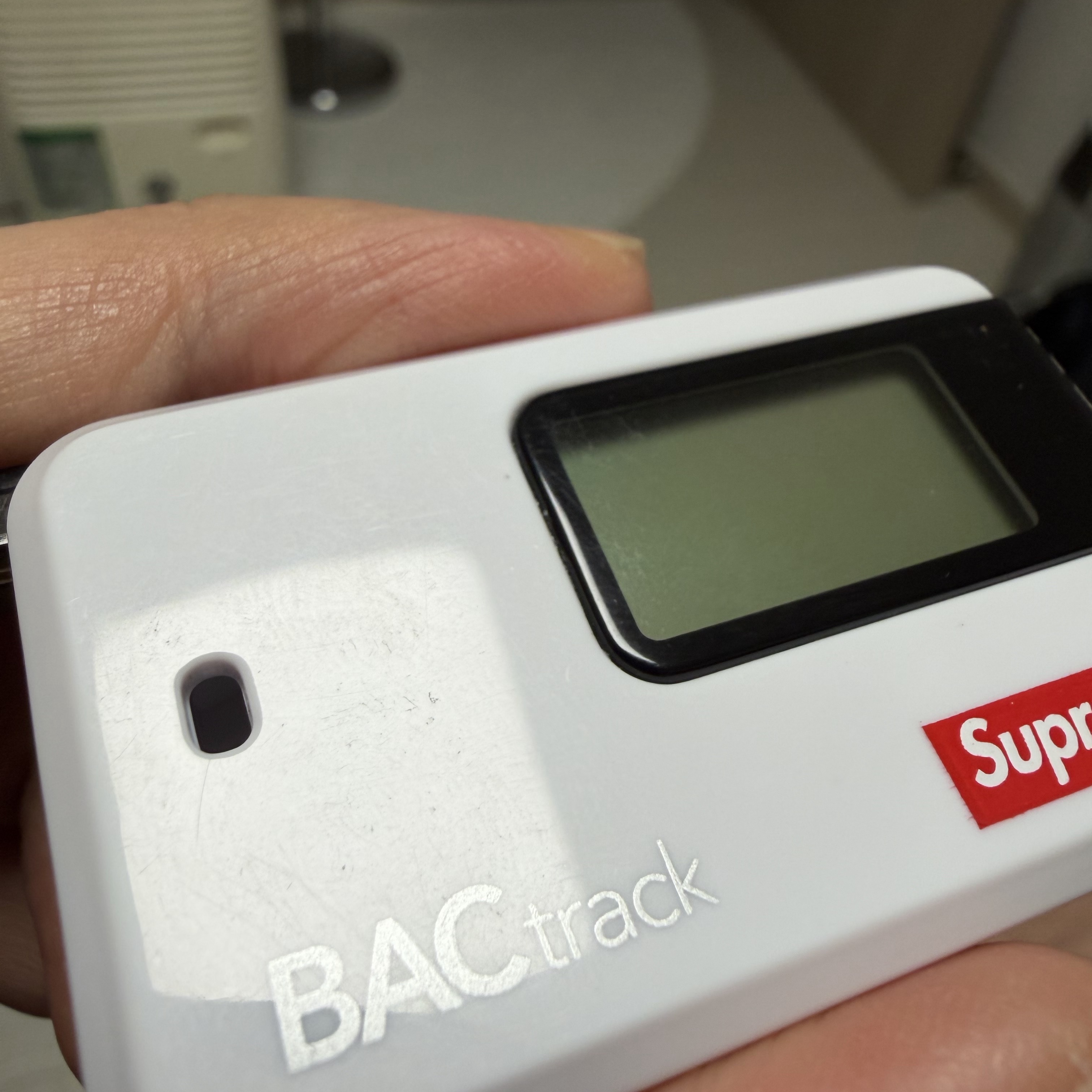 Supreme BACtrack Go Keychain White - 18SS 착용 스타일 - 2