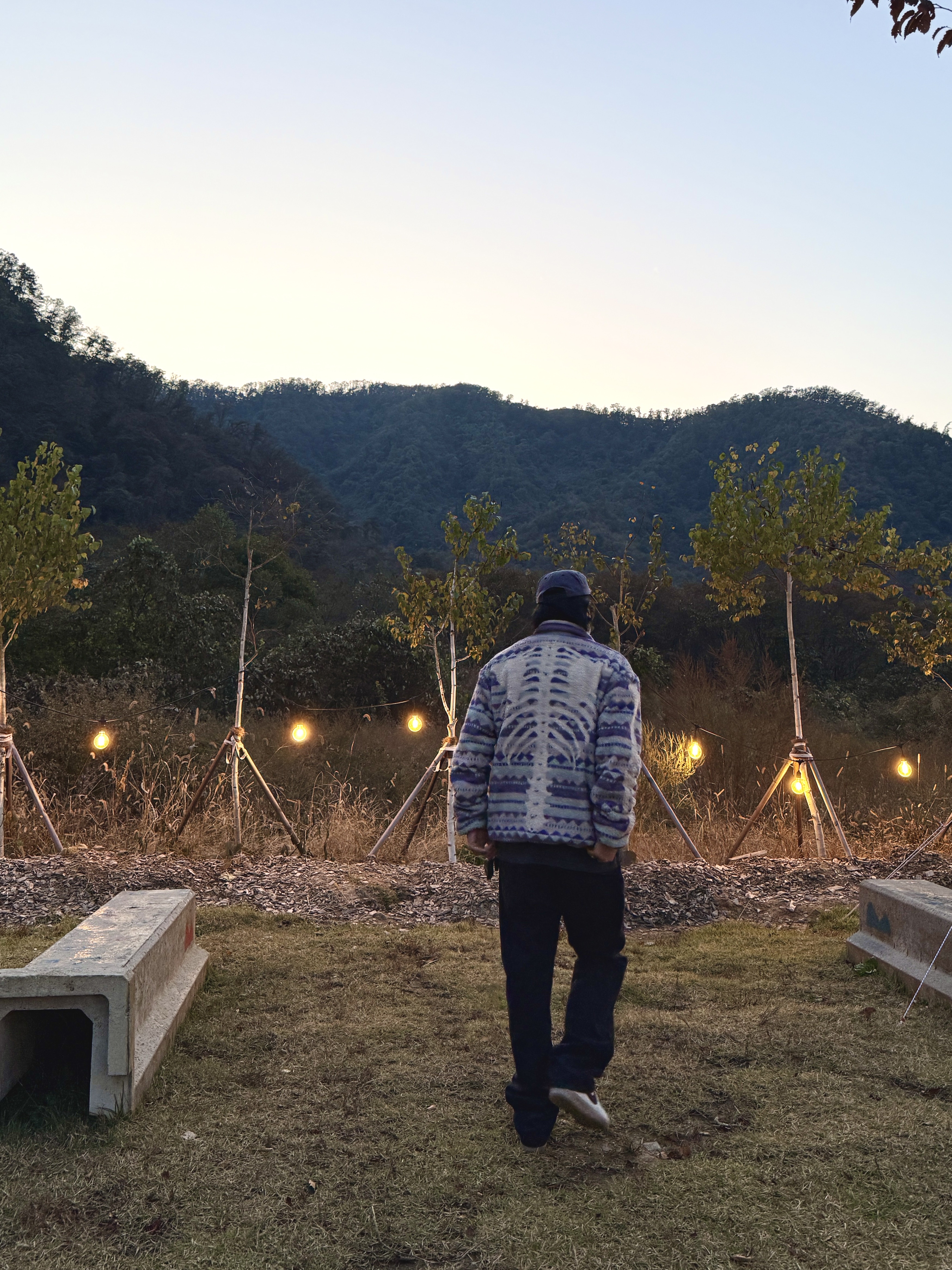 Kapital Ashland Stripe & Bone Fleece Zip Blouson Purple, Levi's x JJJJound 501 93 Jean Black Overdye 착용 스타일