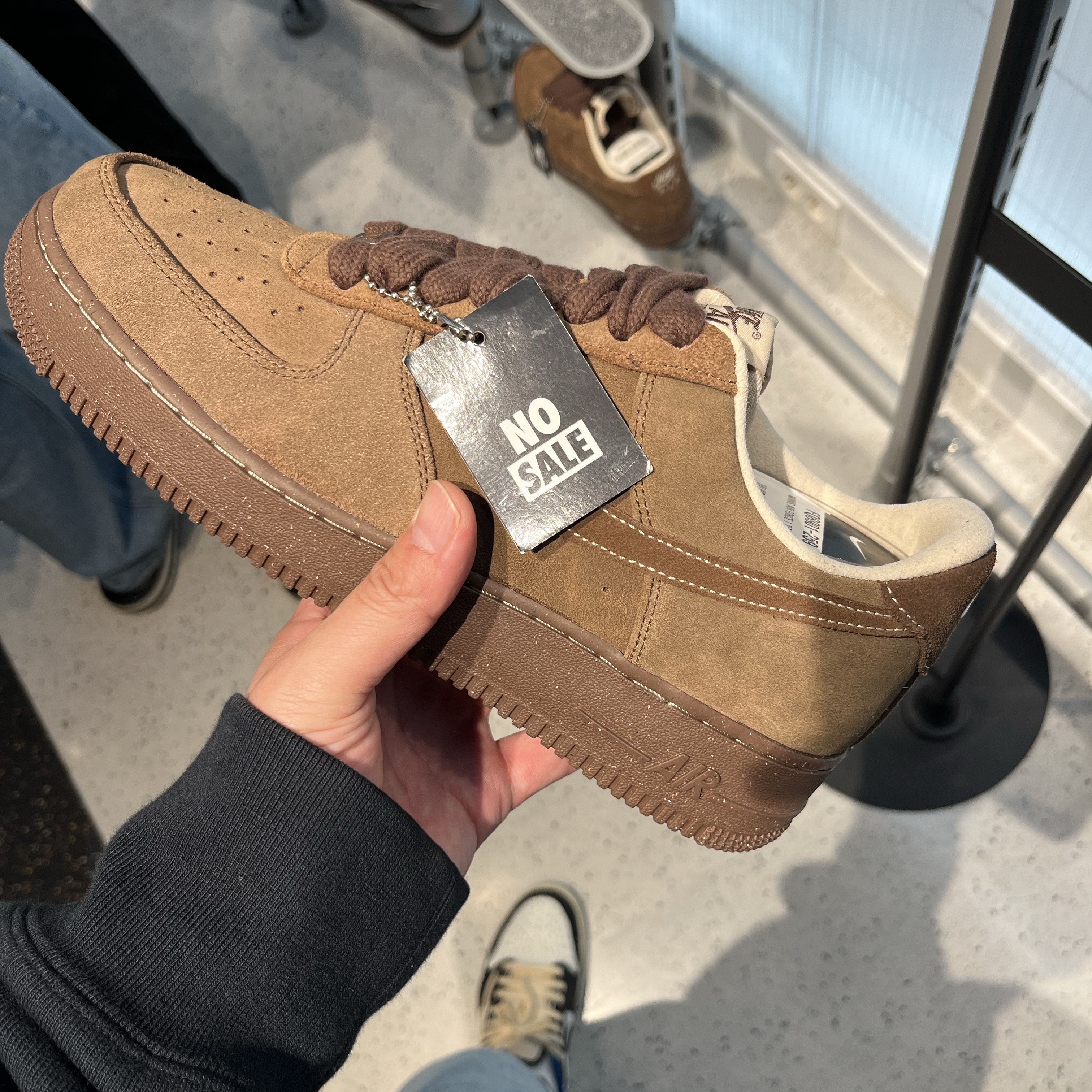 (W) Nike Air Force 1 '07 Cacao Wow, Jordan 1 x Travis Scott x Fragment Retro Low OG SP Military Blue 착용 스타일 - 1
