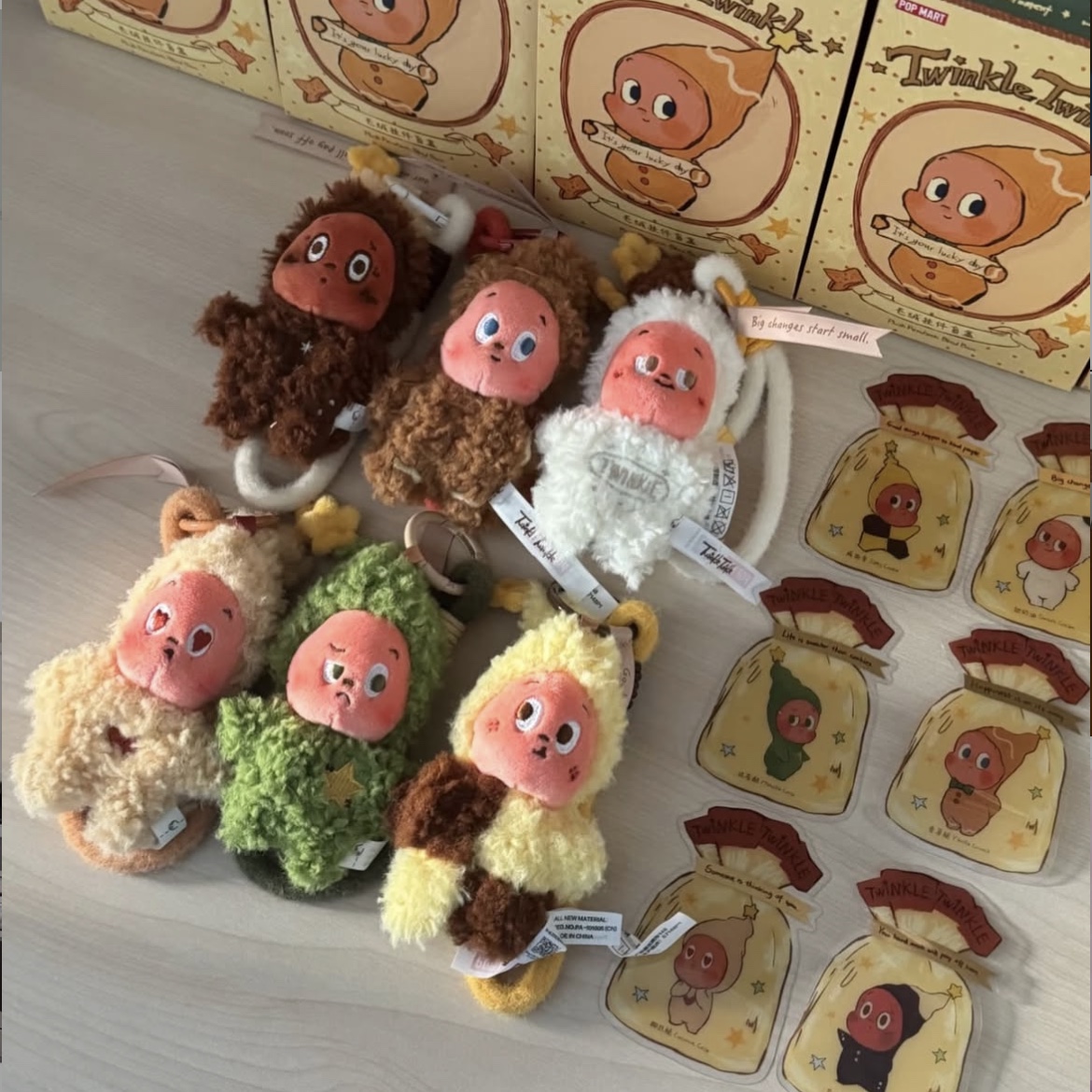 Pop Mart Twinkle Twinkle Savor the Moment Series-Fresh-Baked Mini Cookies Plush Pendant Vanilla Crunch (Opened Case), Pop Mart Twinkle Twinkle Savor the Moment Series-Fresh-Baked Mini Cookies Plush Pendant Salty Cookie (Opened Case) 착용 스타일