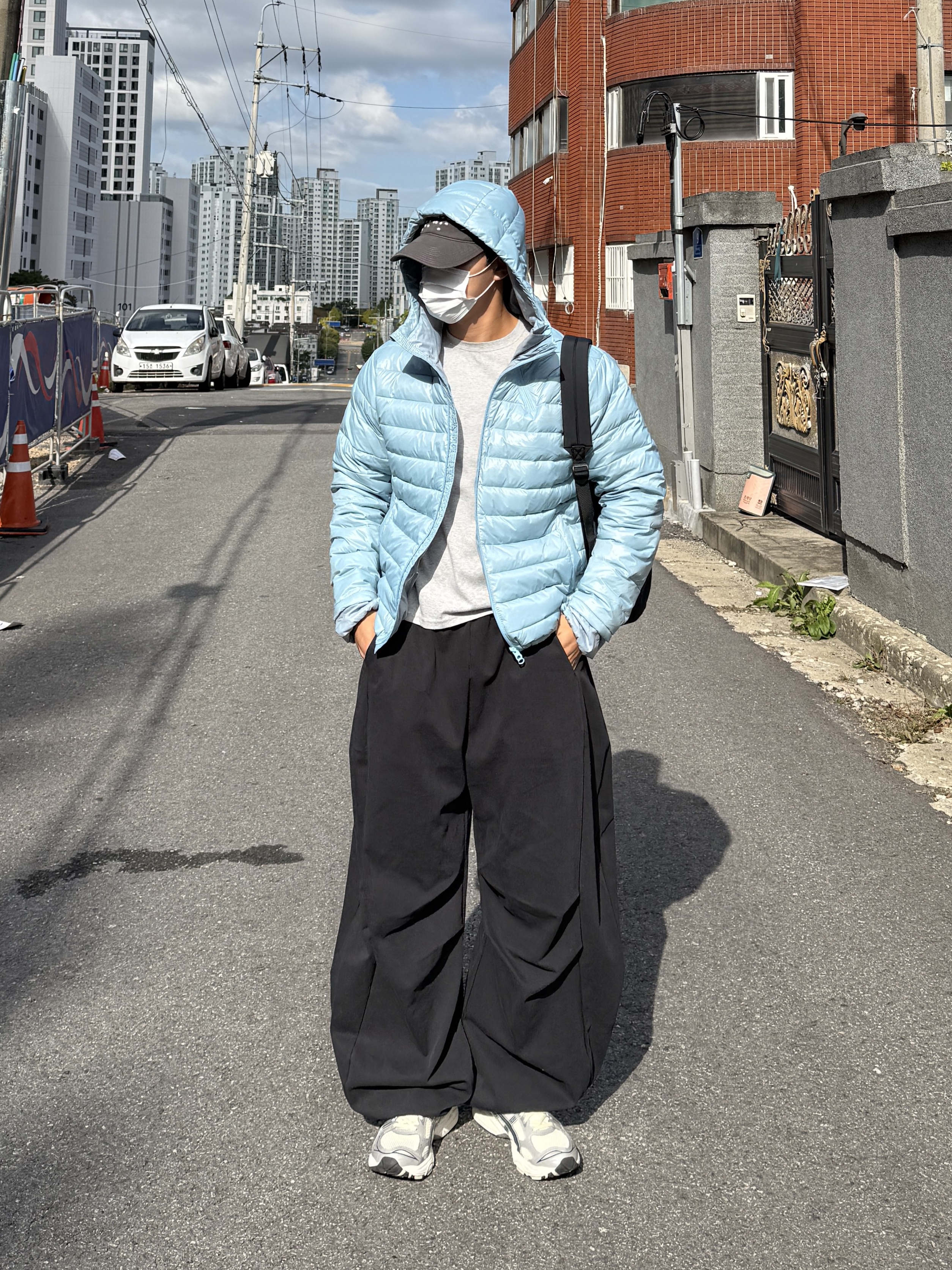 Asics Gel-Kayano 14 Oyster White Steeple Grey, Musinsa Standard City Leisure Hooded Light Down Jacket Cloudy Blue 착용 스타일 - 3