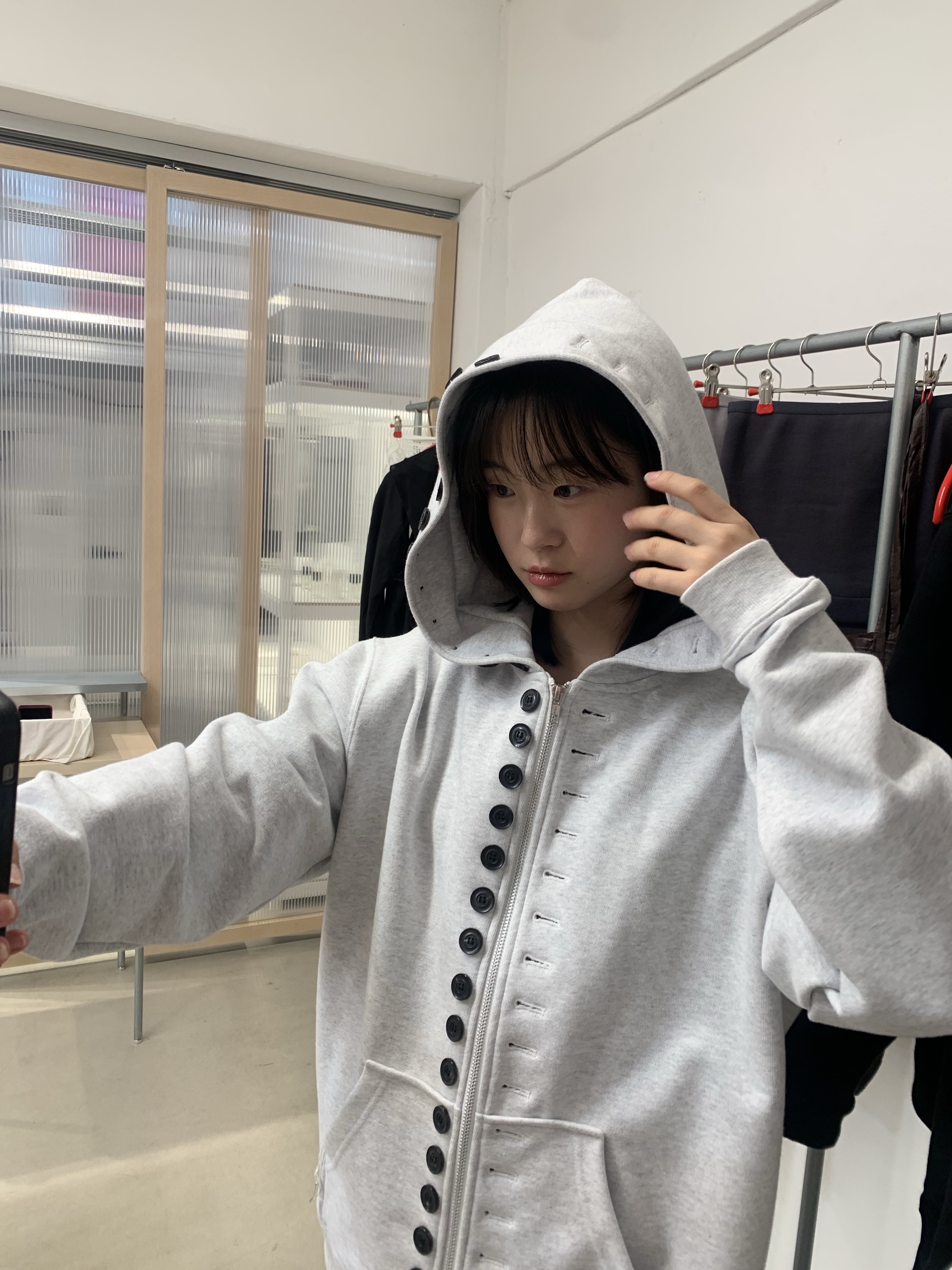 Ader Error Sig; TRS/BL Tag Hoodie Zip-Up 02 Grey 착용 스타일