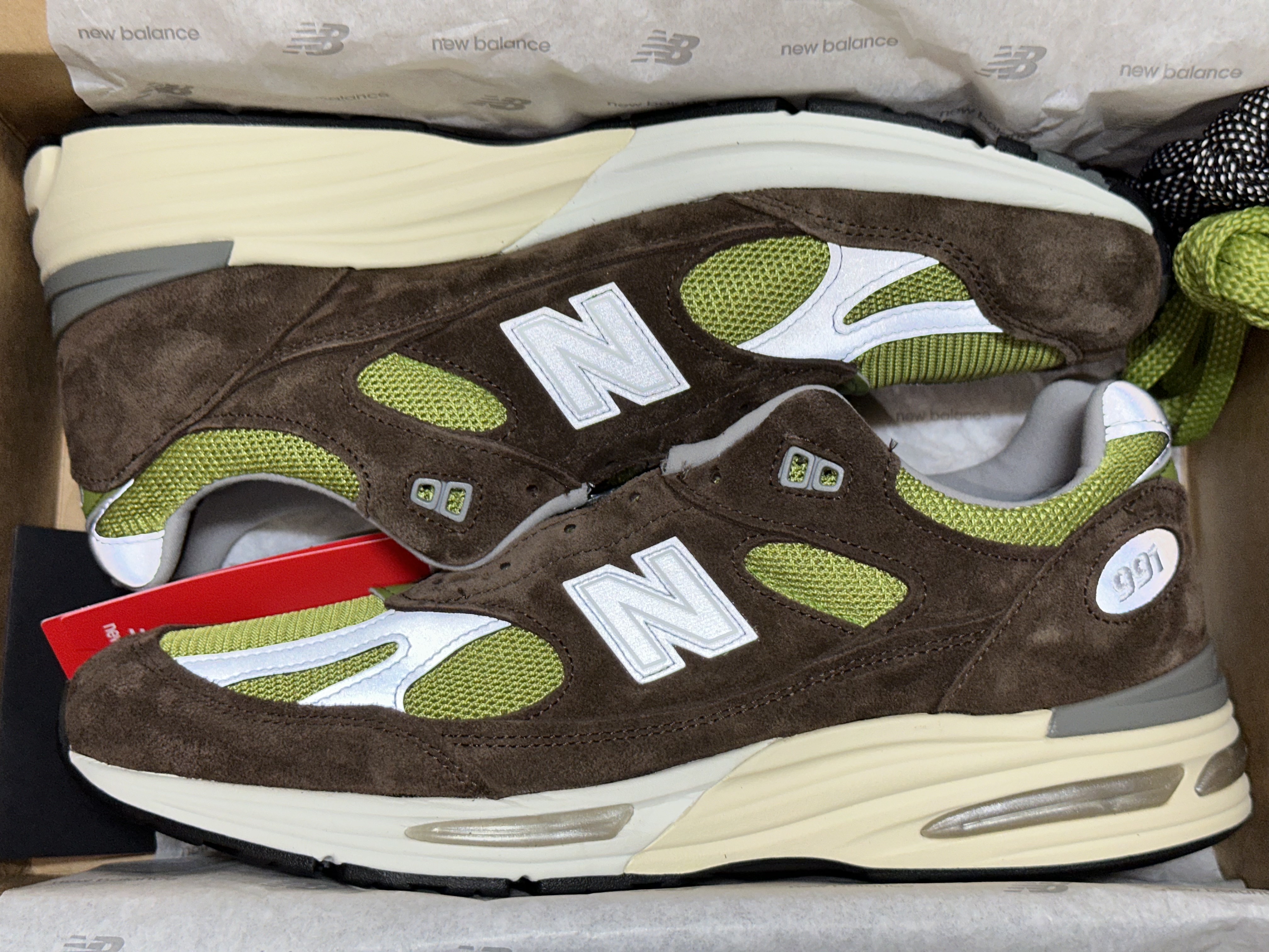 New Balance × Danielle Cathari 991v2 Chocolate Brown Pistachio 착용 스타일 - 2