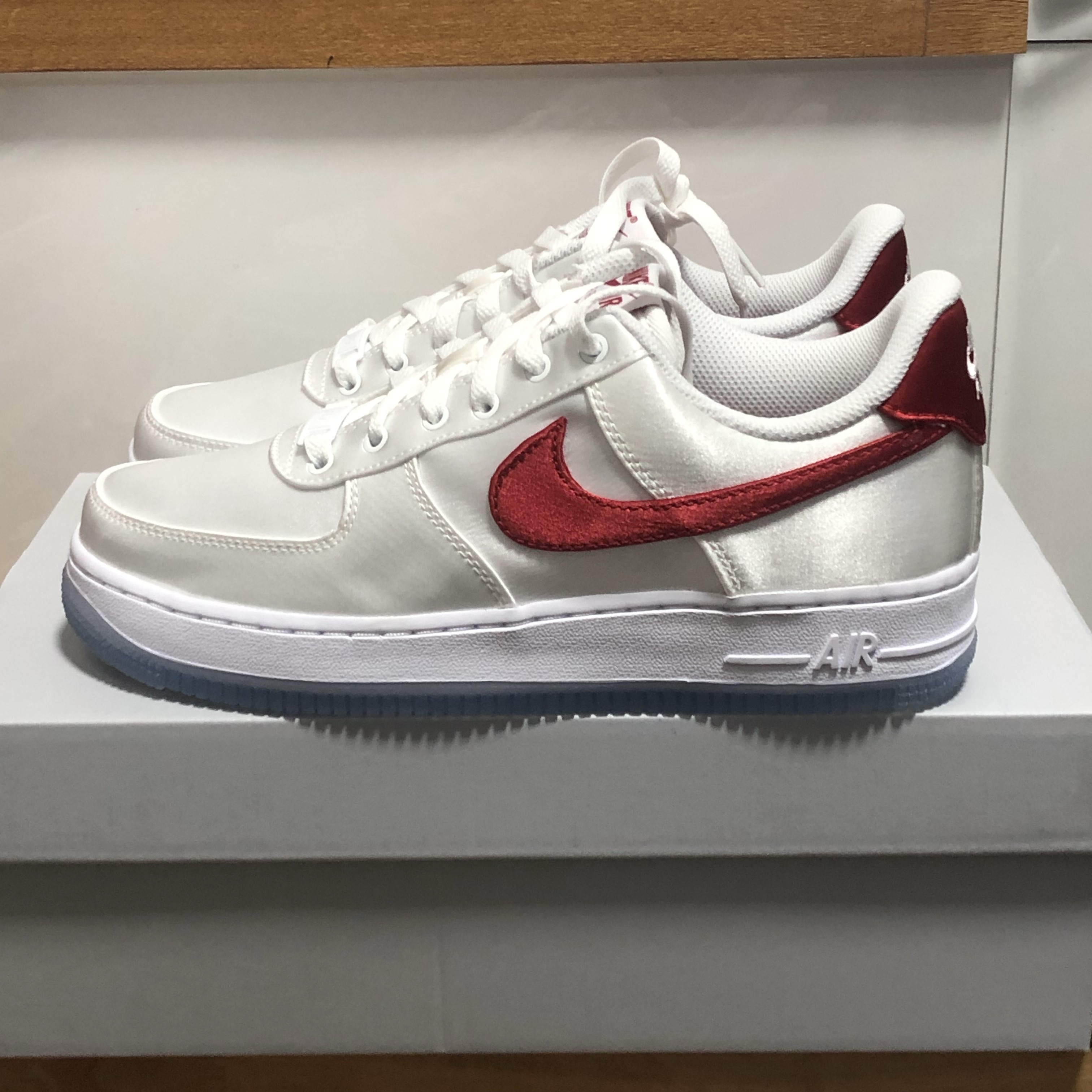 (W) Nike Air Force 1 '07 Essential White Varsity Red 착용 스타일