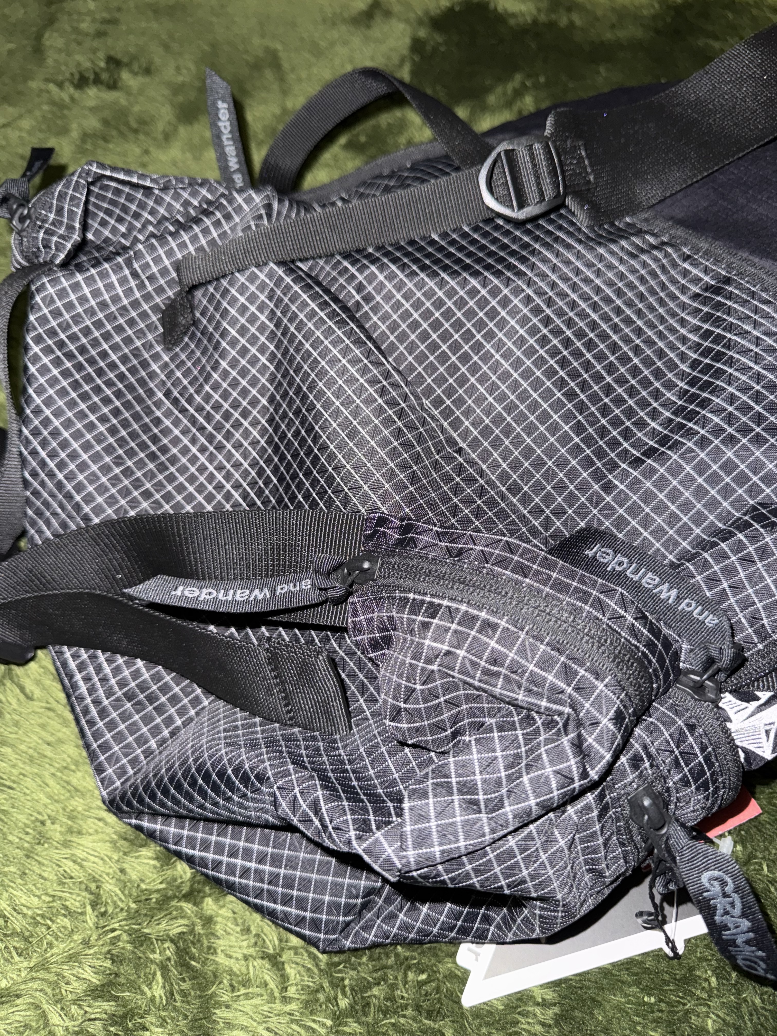 And Wander x Gramicci 2way Ripstop Bag Black 착용 스타일 - 5