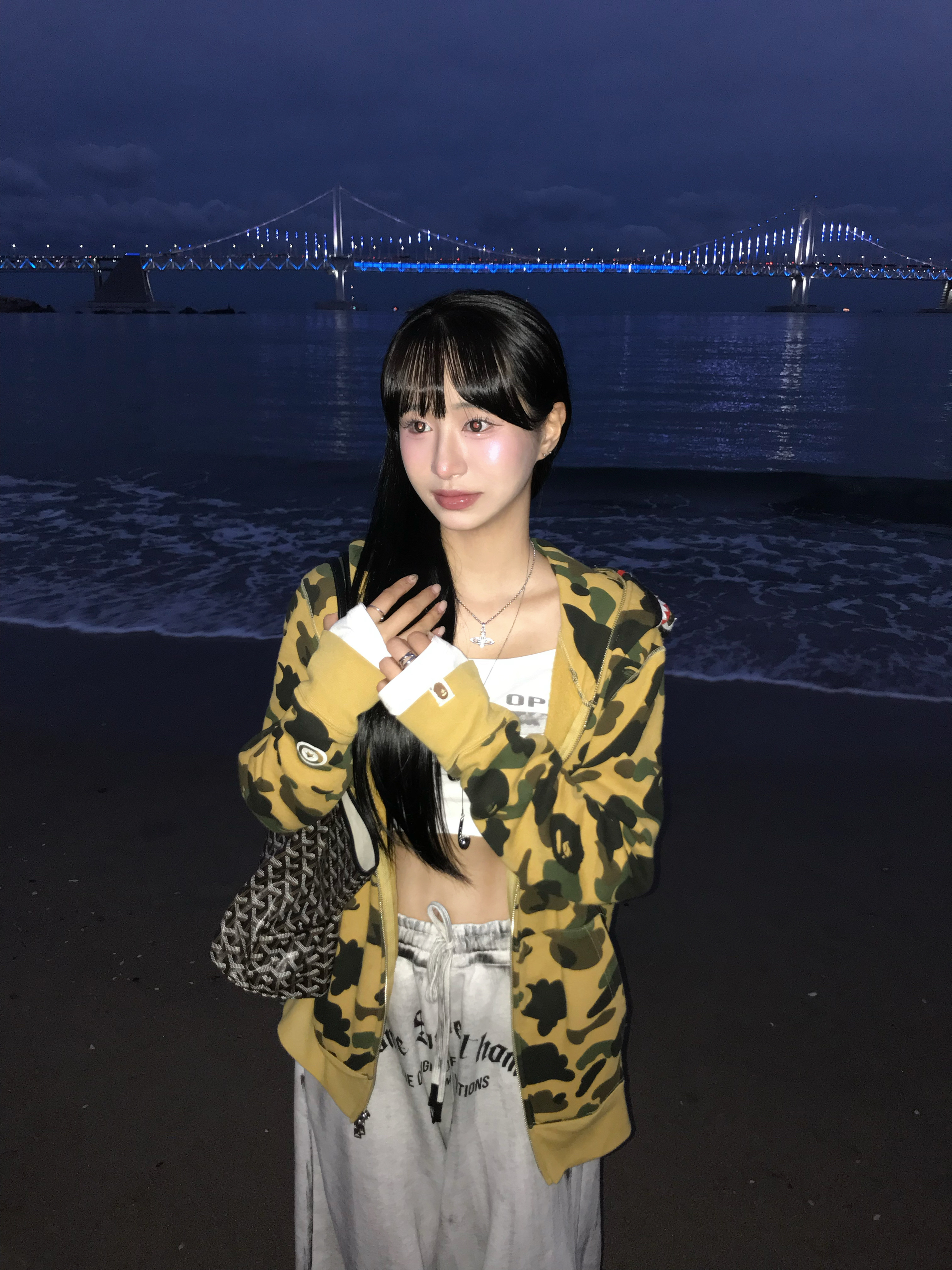 Goyard Saint Louis PM Bag Black, BAPE 1st Camo Shark Full Zip Hoodie Yellow 착용 스타일 - 2