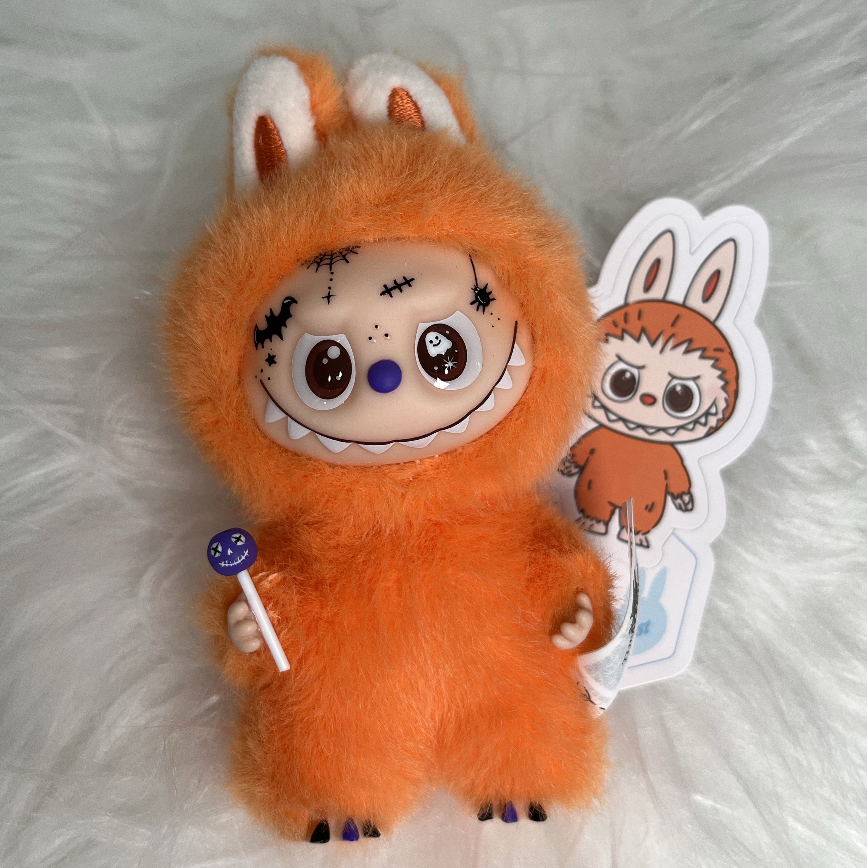 Pop Mart Labubu The Monsters Pin For Love Series Vinyl Plush Pendant (N-Z) Z (Opened Case) 착용 스타일