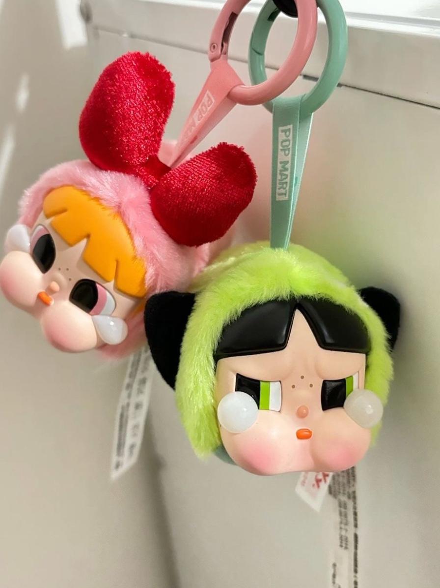 Pop Mart Crybaby x Powerpuff Girls Series Keyring Buttercup (Opened Case), Pop Mart Crybaby x Powerpuff Girls Series Keyring Blossom (Opened Case) 착용 스타일