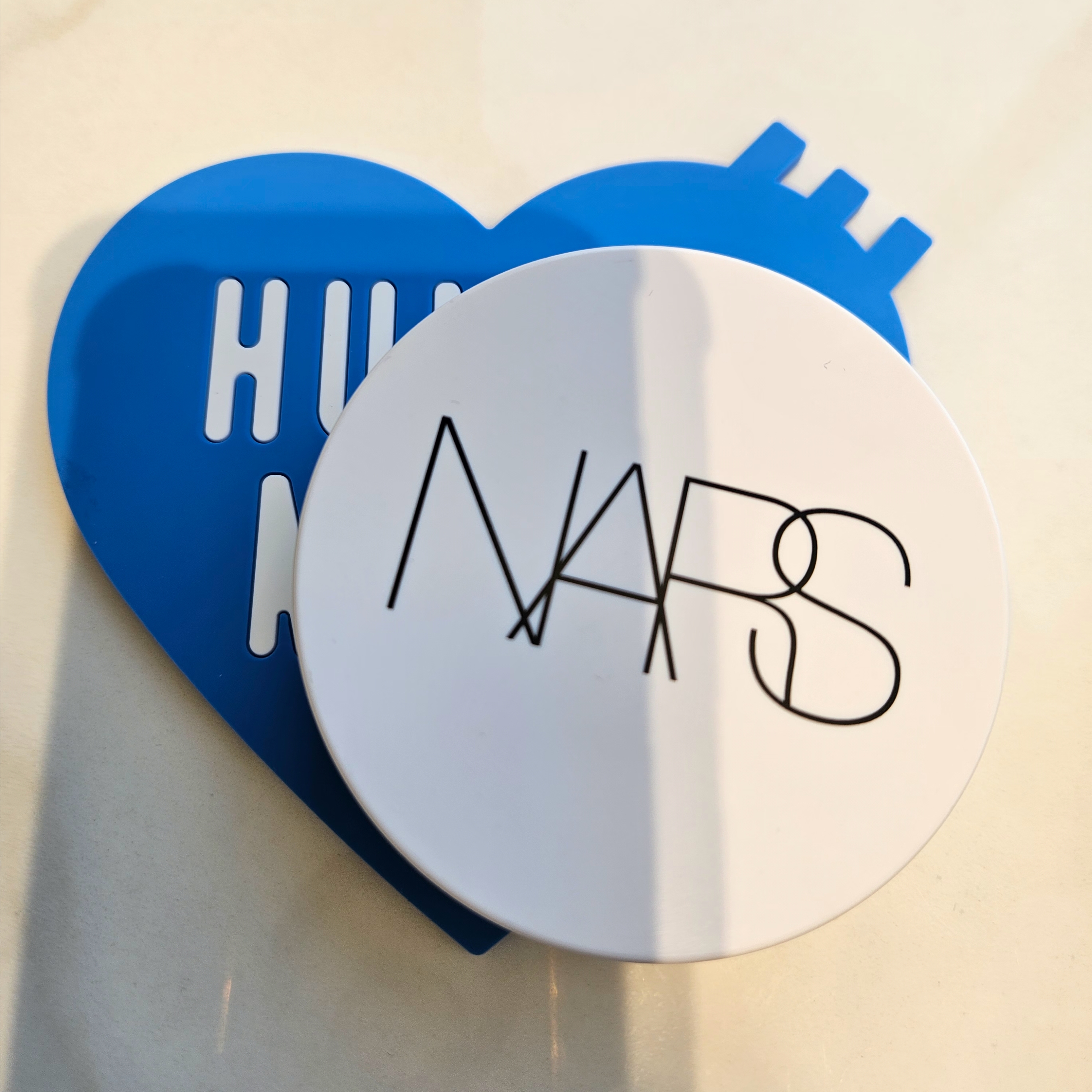 Nars Light Reflecting Serum Cushion Foundation SPF42/PA++ L2.25 Finland 착용 스타일