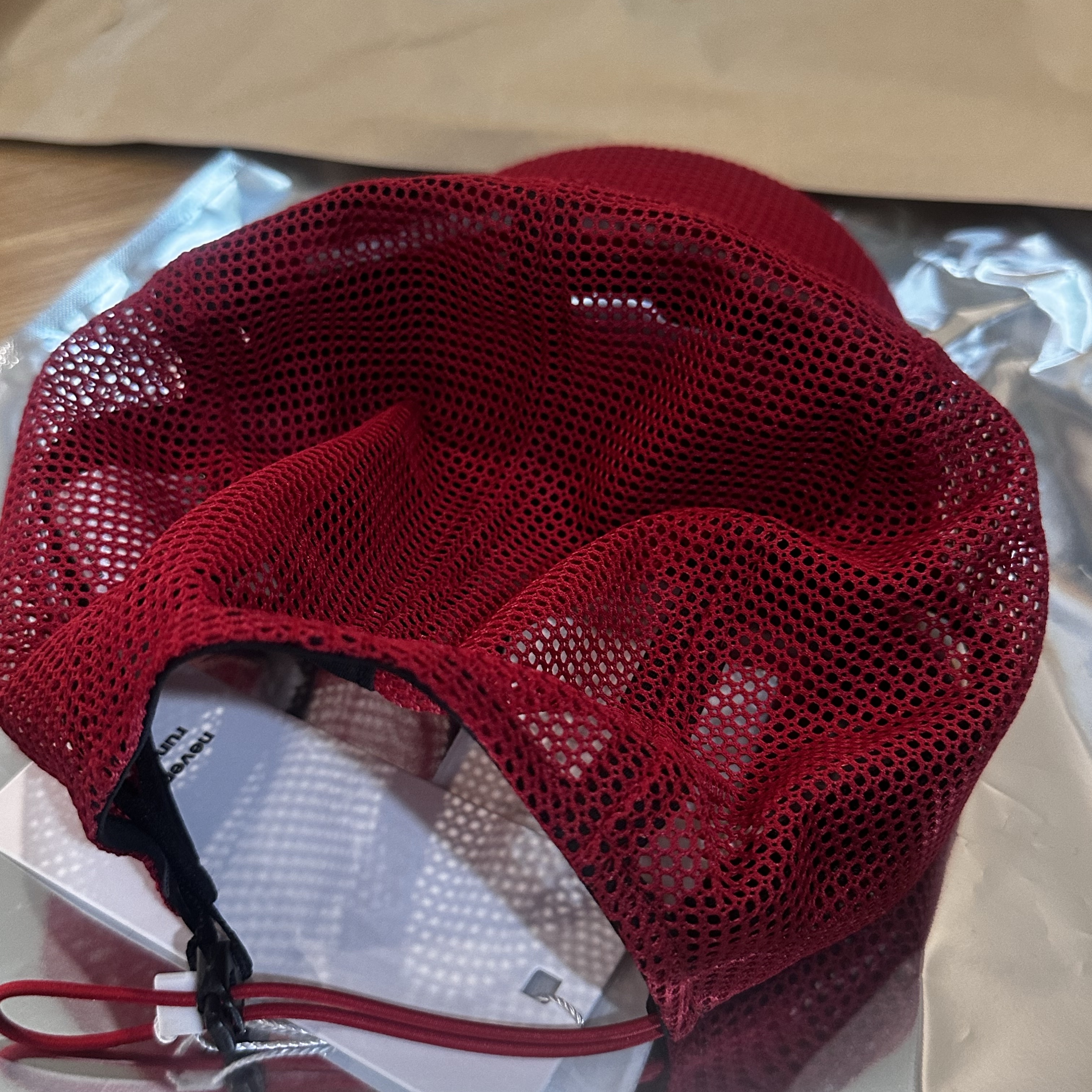 [KREAM 단독] runwhither Mesh Cap Red 착용 스타일 - 2