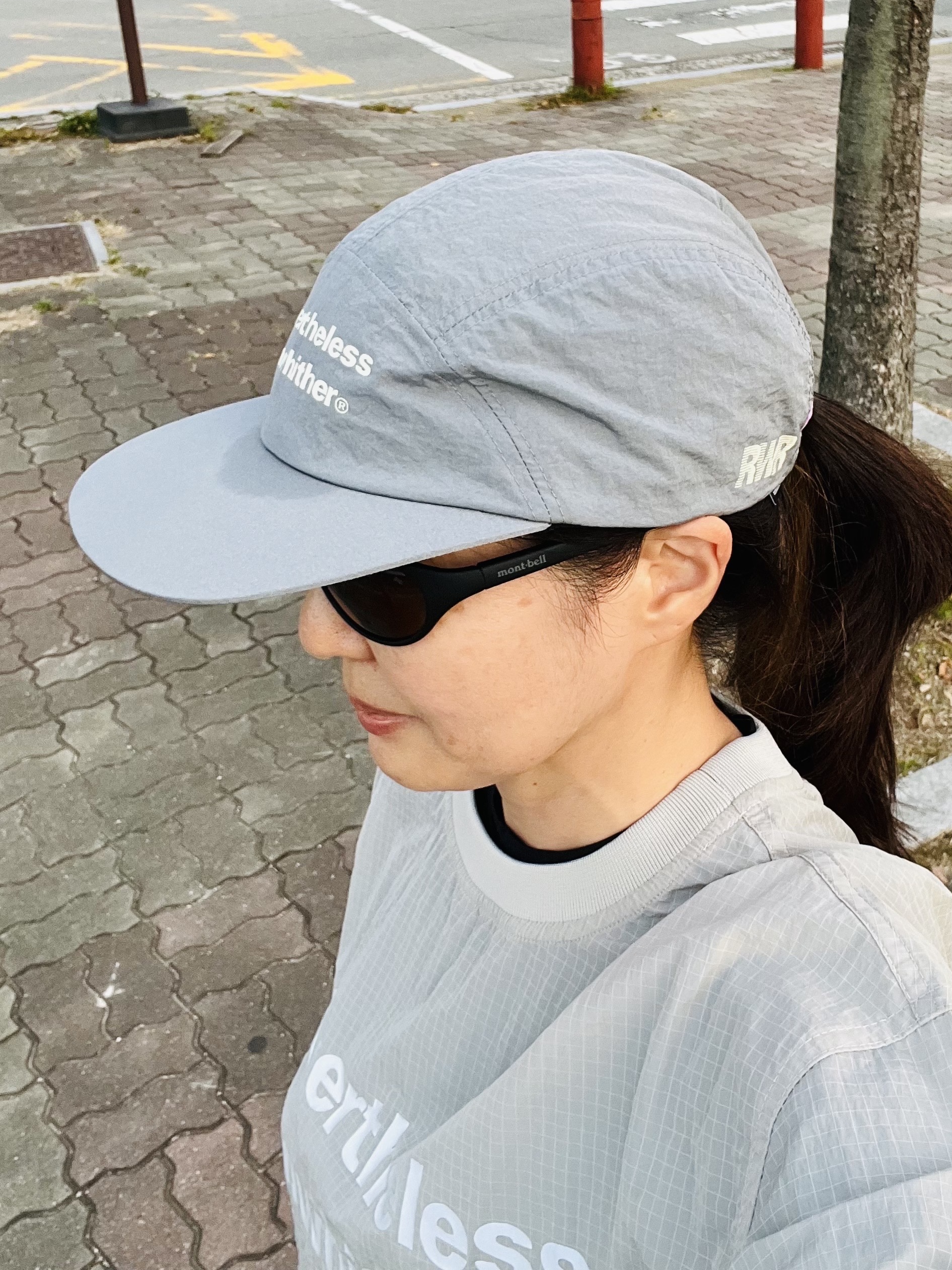 [KREAM 단독] runwhither Printing Cap Gray 착용 스타일