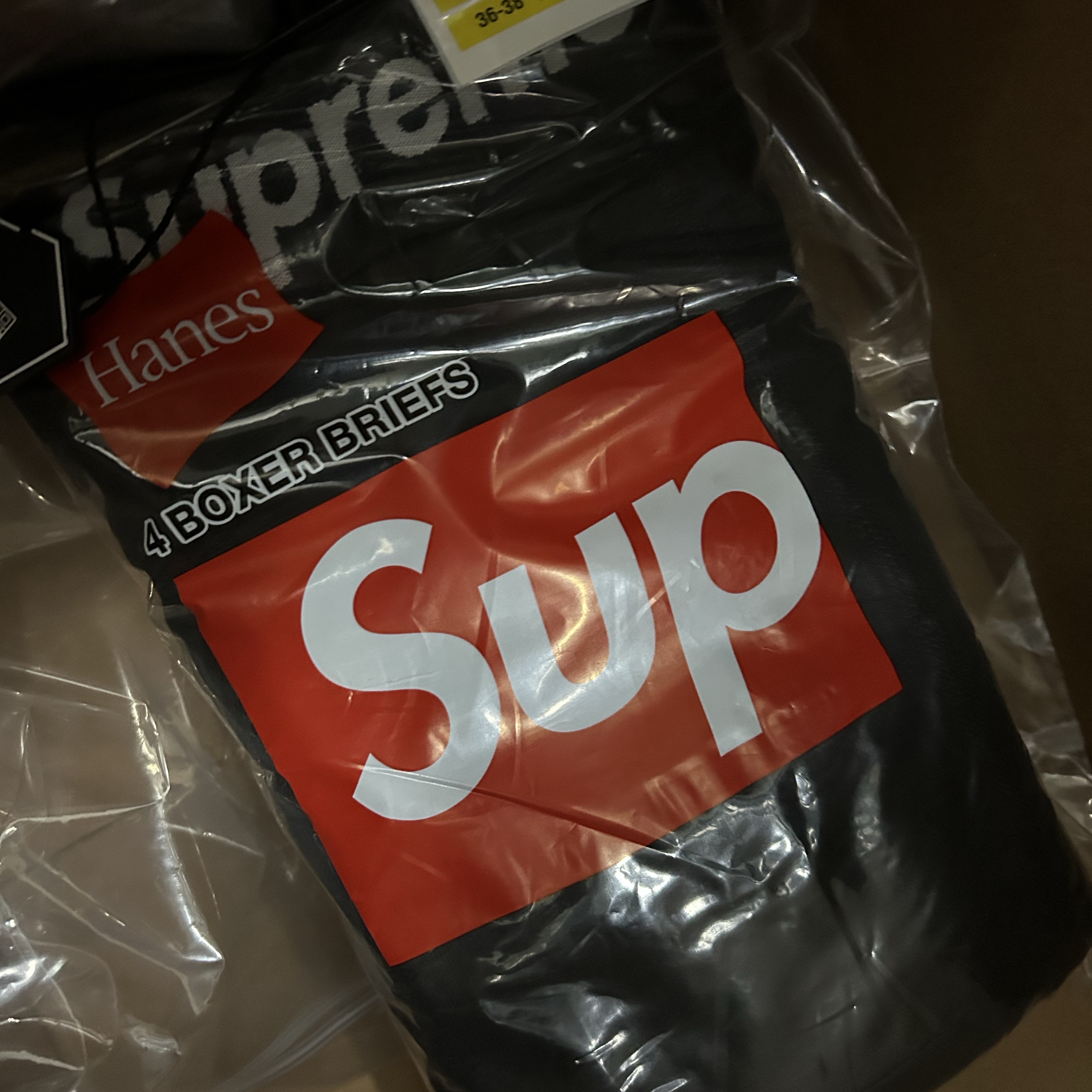 Supreme Hanes Boxer Briefs Black (4 Pack) 착용 스타일