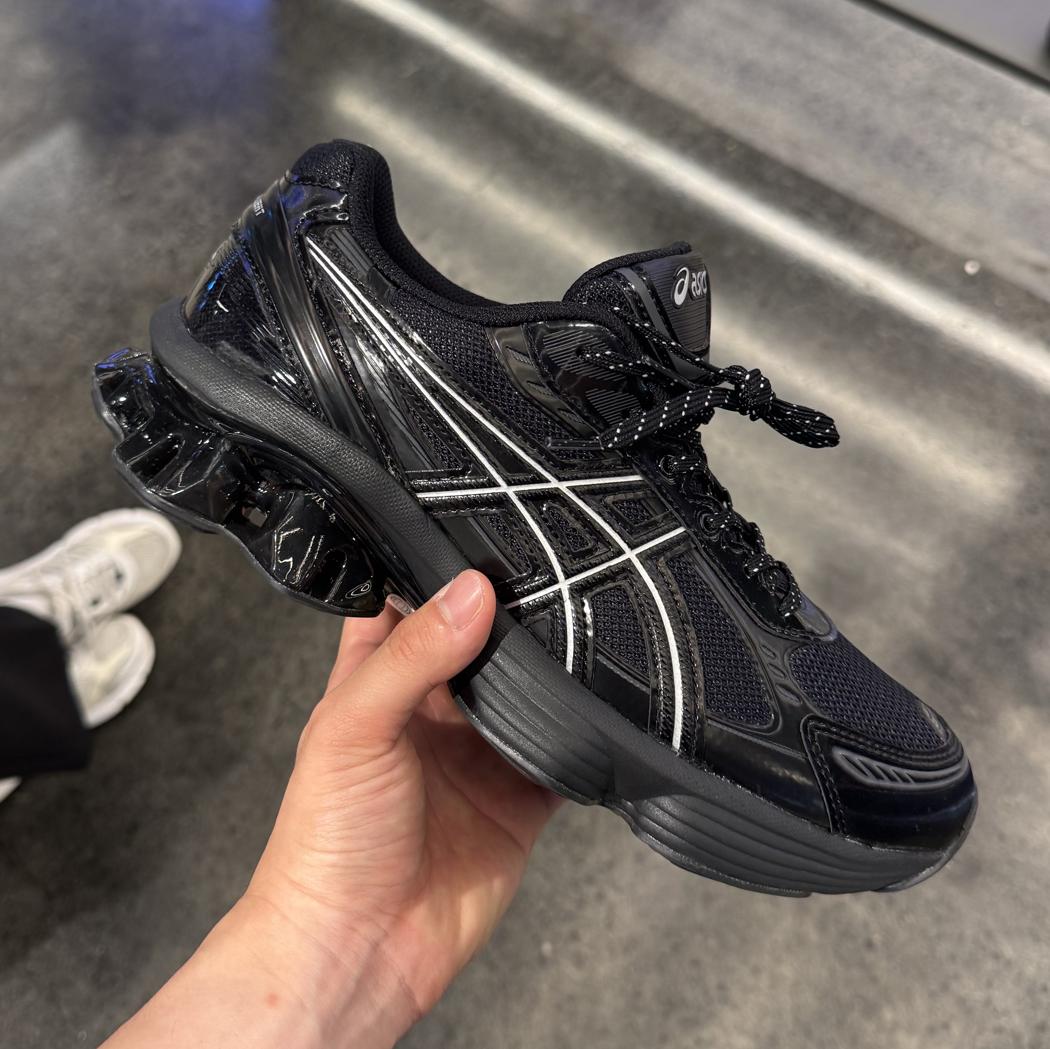 Asics x Hype DC Gel-Kinetic Fluent Black Pure Silver 착용 스타일