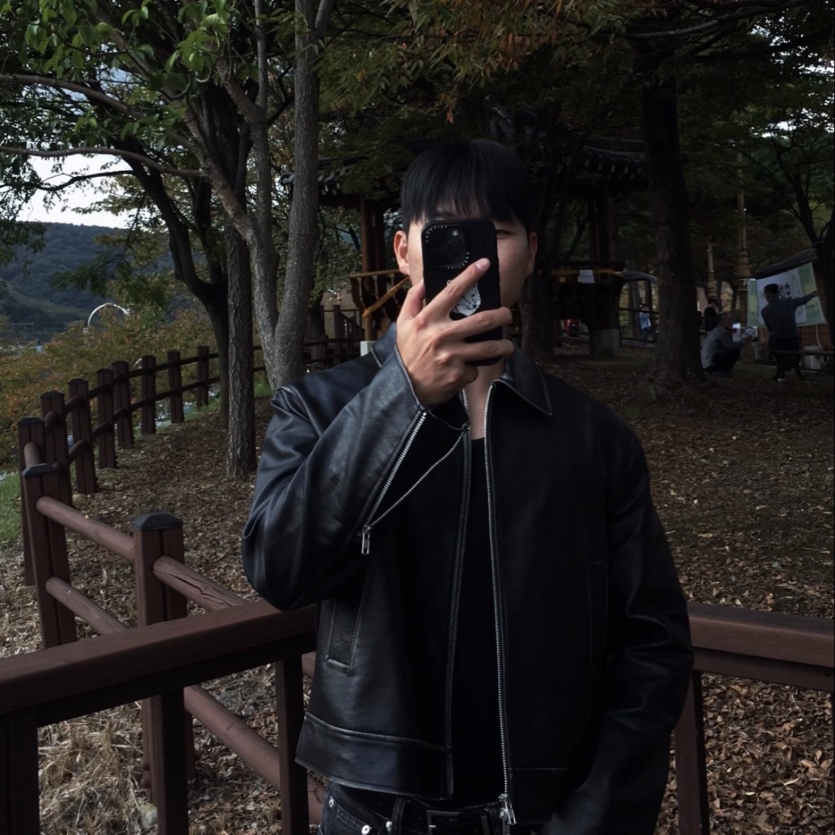 Casetify x Maison Kitsune iPhone Black Magsafe Impact Case Matte Black 착용 스타일