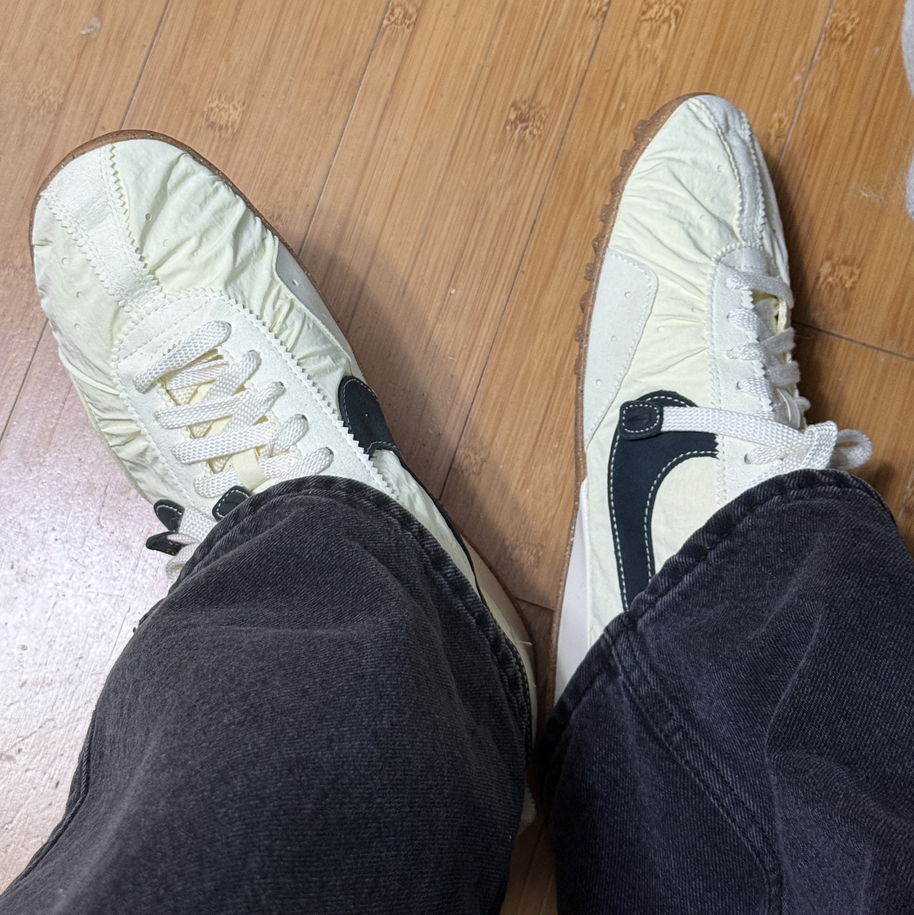 Nike x Jacquemus Moon Shoe SP Alabaster Off Noir 착용 스타일 - 4