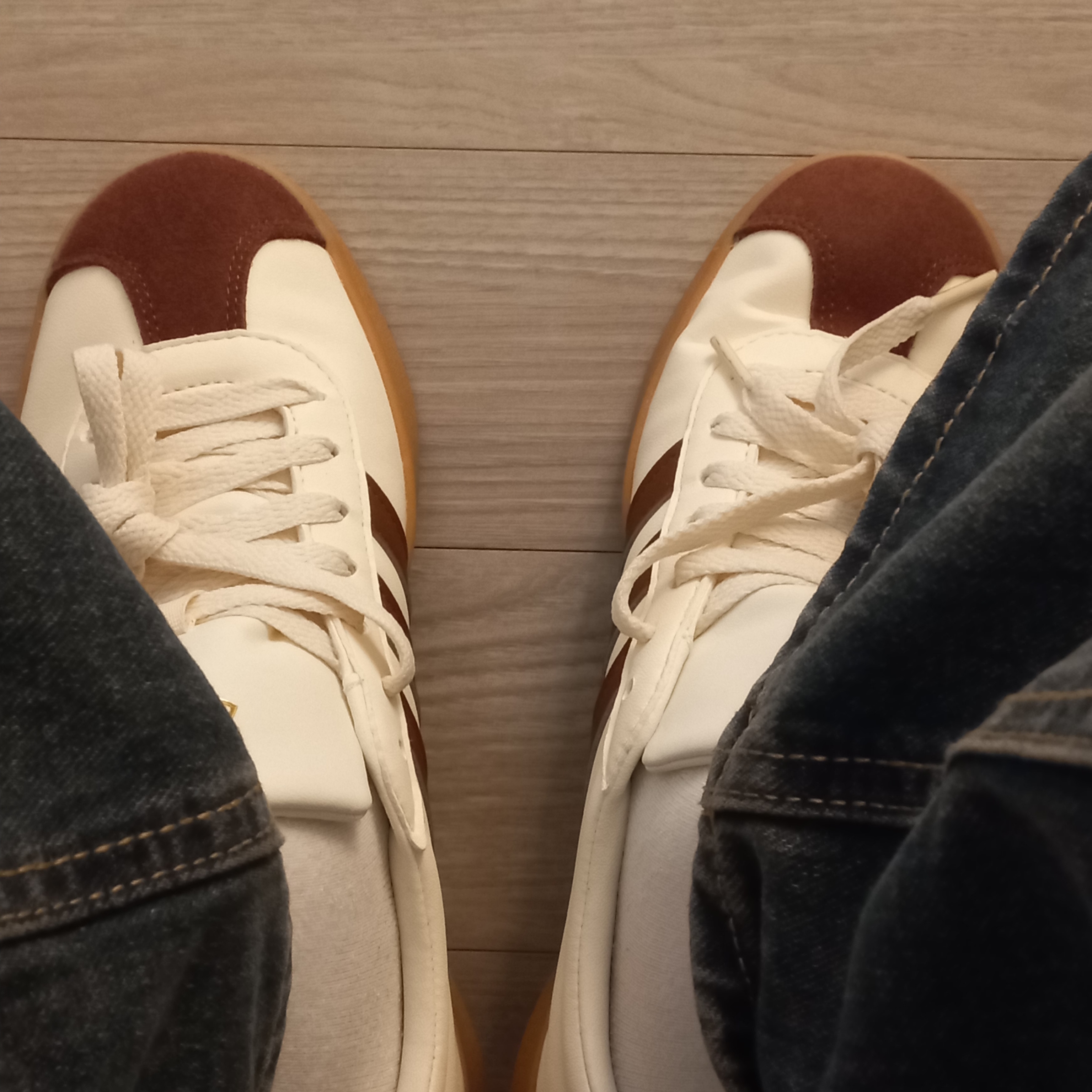 Adidas VL Court 2.0 Cream Brown 착용 스타일 - 3