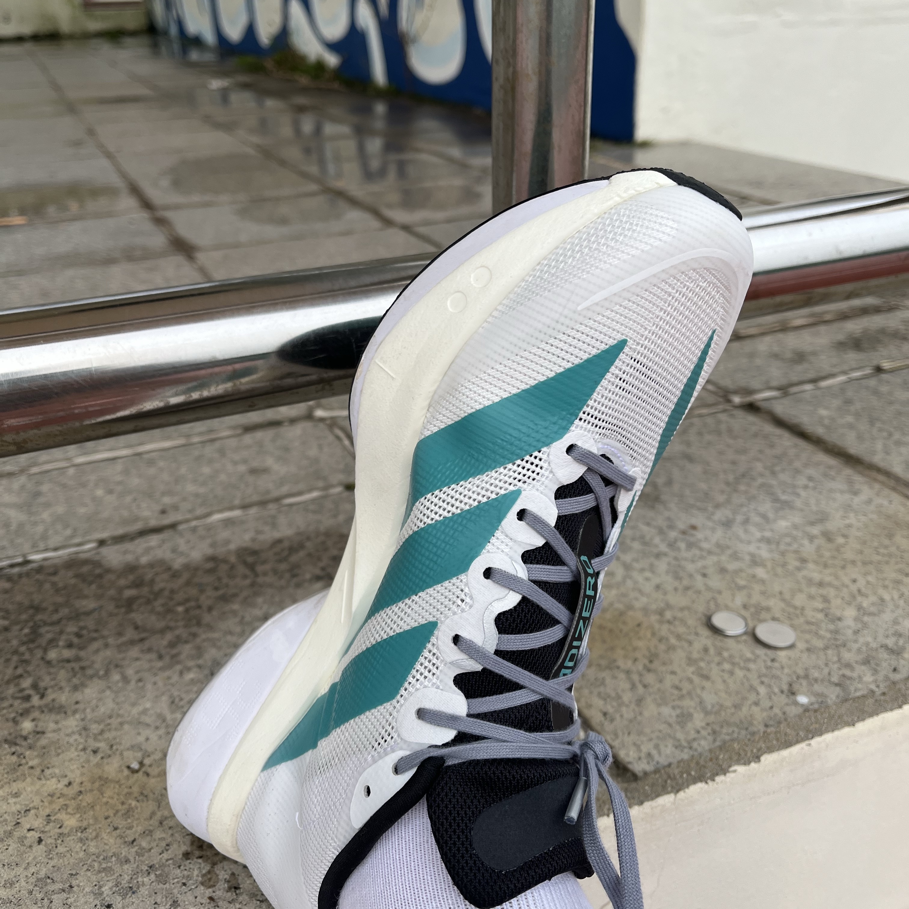 Adidas Adizero Boston 13 Cloud White Pure Teal 착용 스타일 - 2