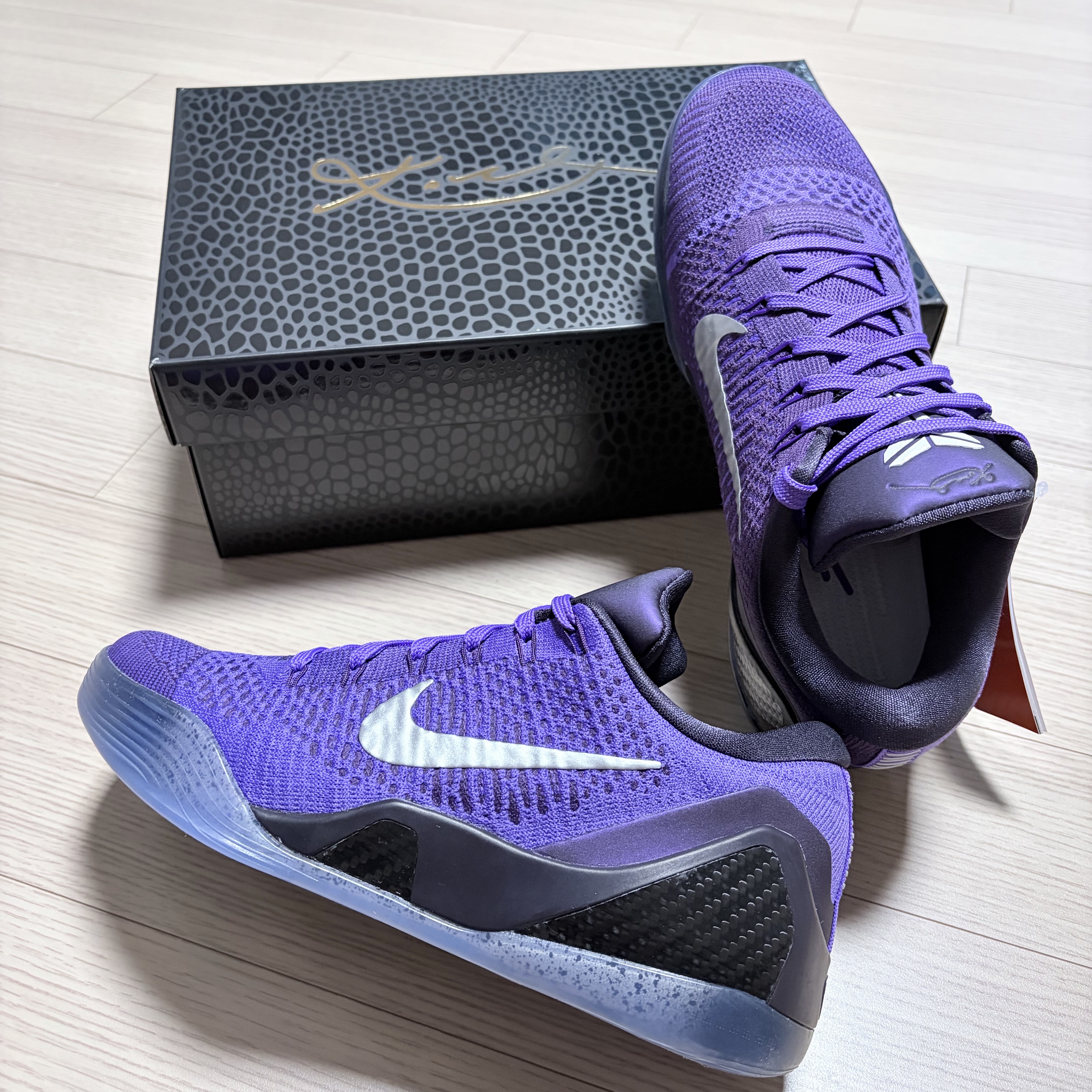 Nike Kobe 9 Elite Low Protro Hyper Grape and Cave Purple 착용 스타일 - 1