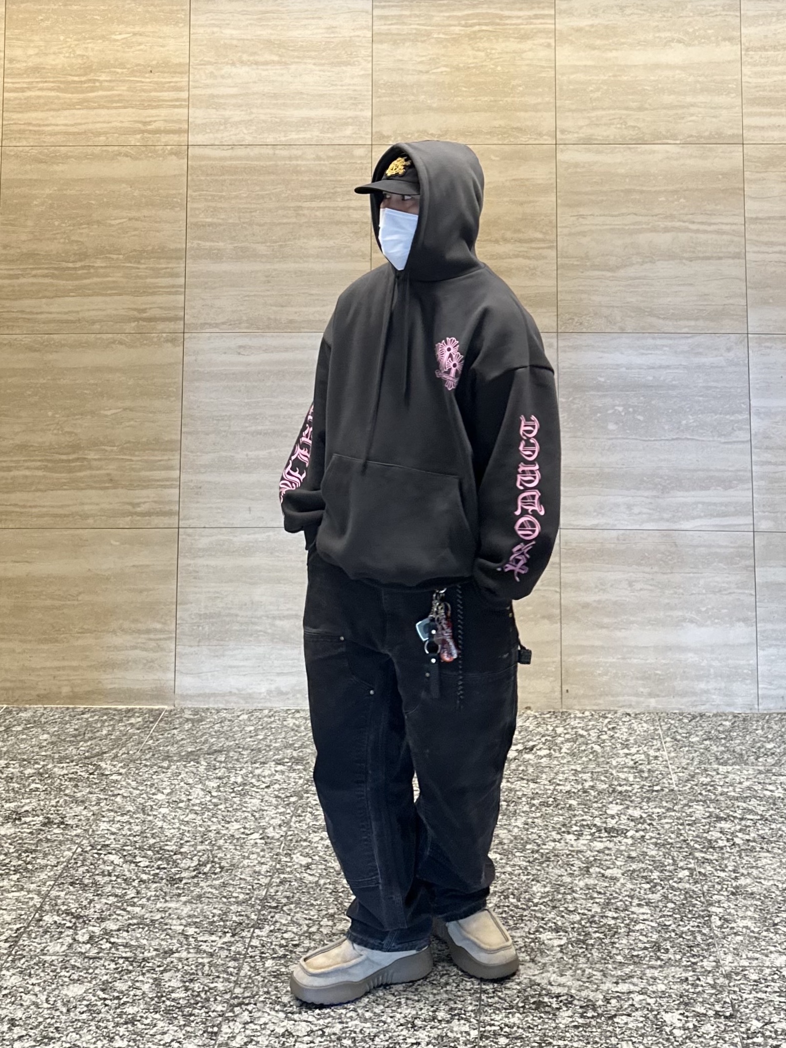 Burberry Square Toe Suede Log Boots Loch, Supreme Bullion Dragon 6-Panel Black - 25SS 착용 스타일 - 4