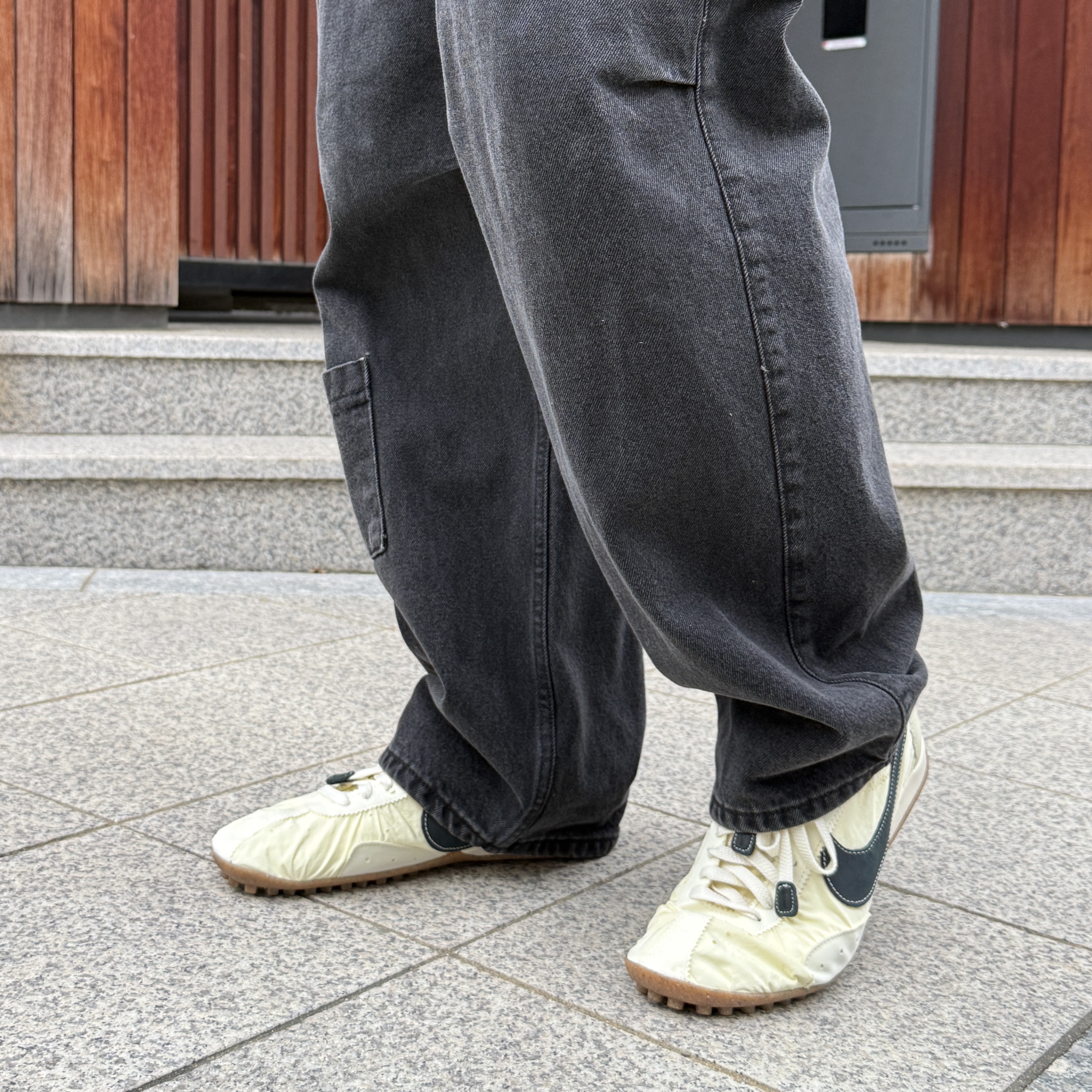 Nike x Jacquemus Moon Shoe SP Alabaster Off Noir 착용 스타일 - 3