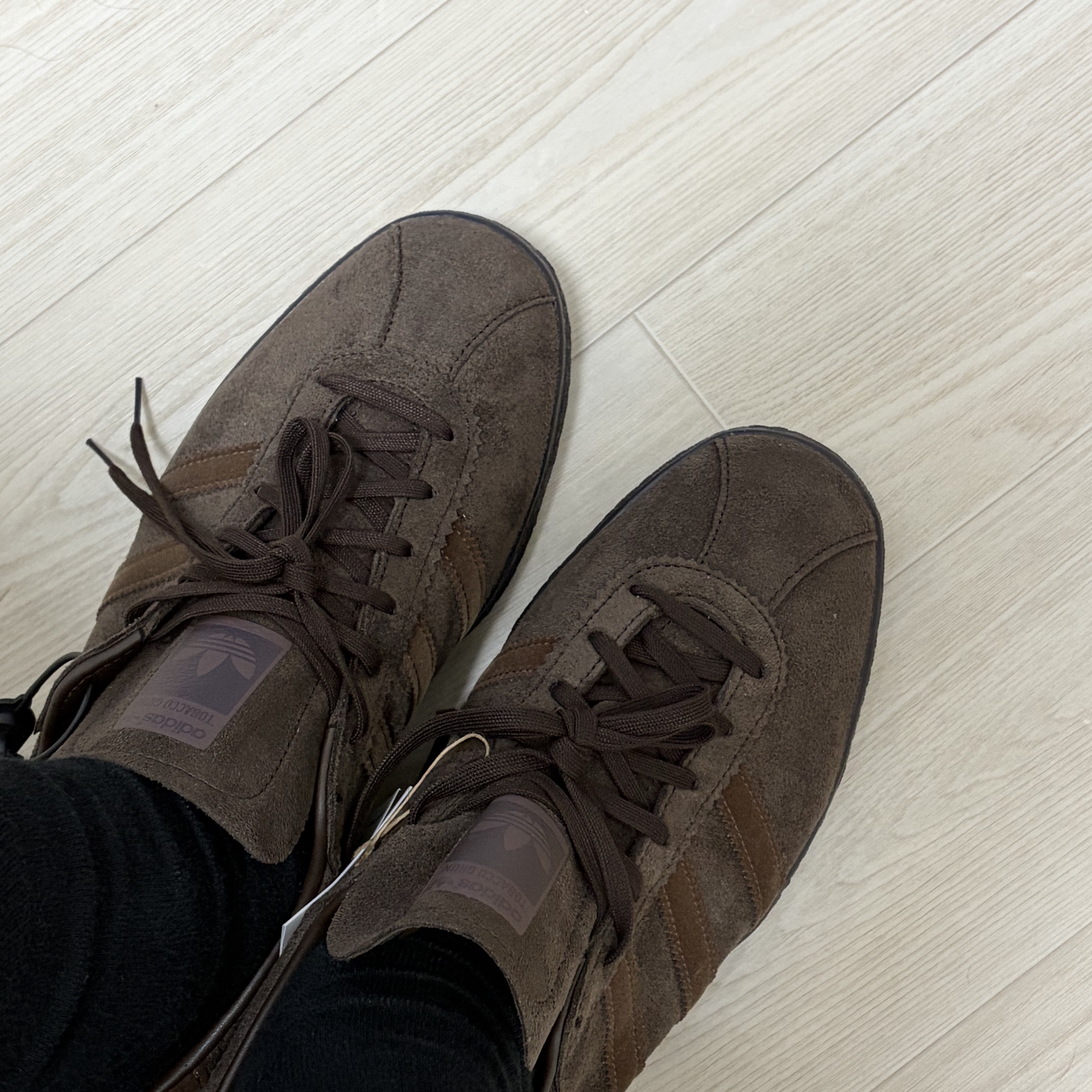 Adidas Tobacco Gruen Dark Brown 착용 스타일