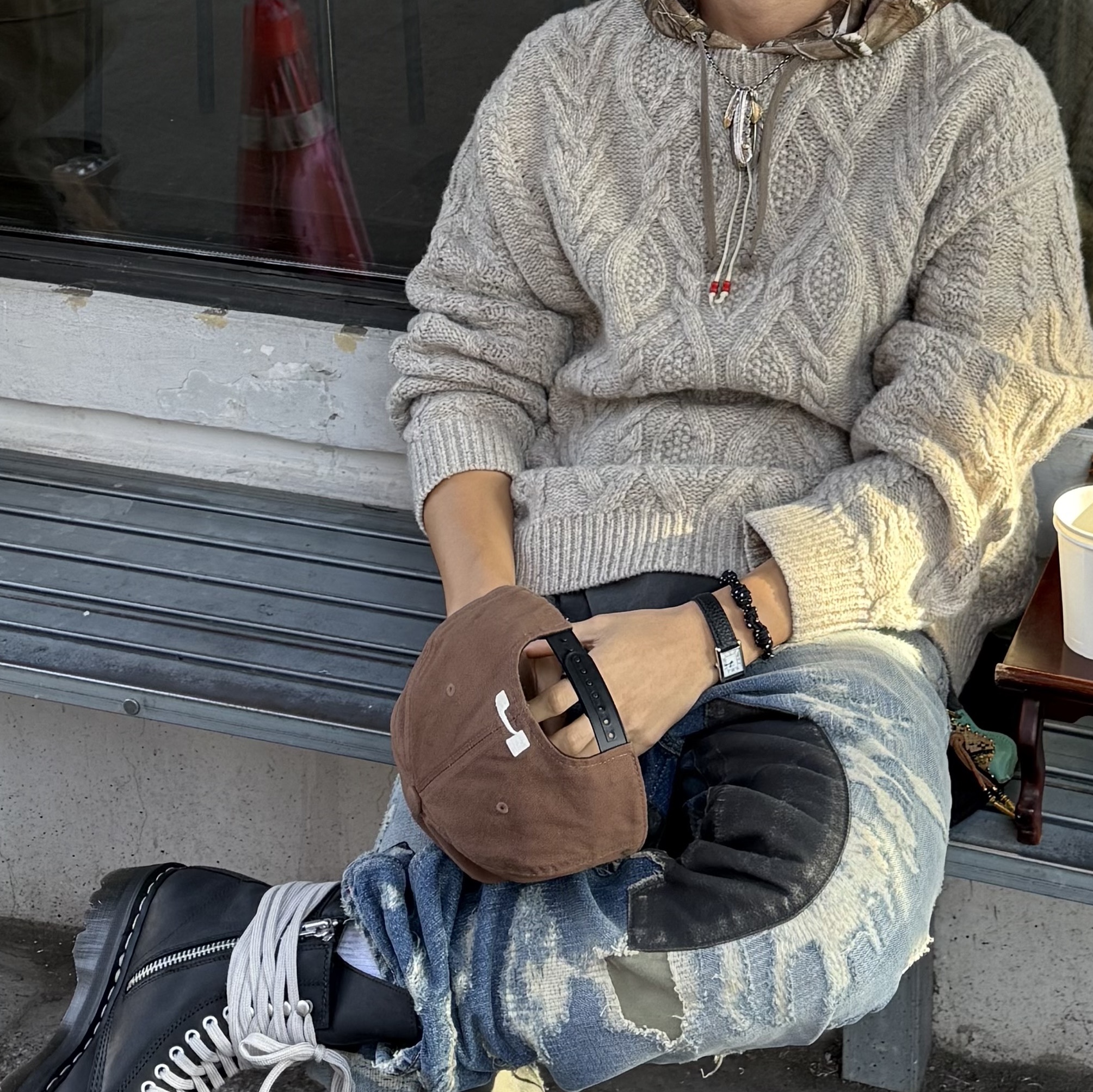Supreme Cable Hooded Sweater Oatmeal - 25FW 착용 스타일 - 3