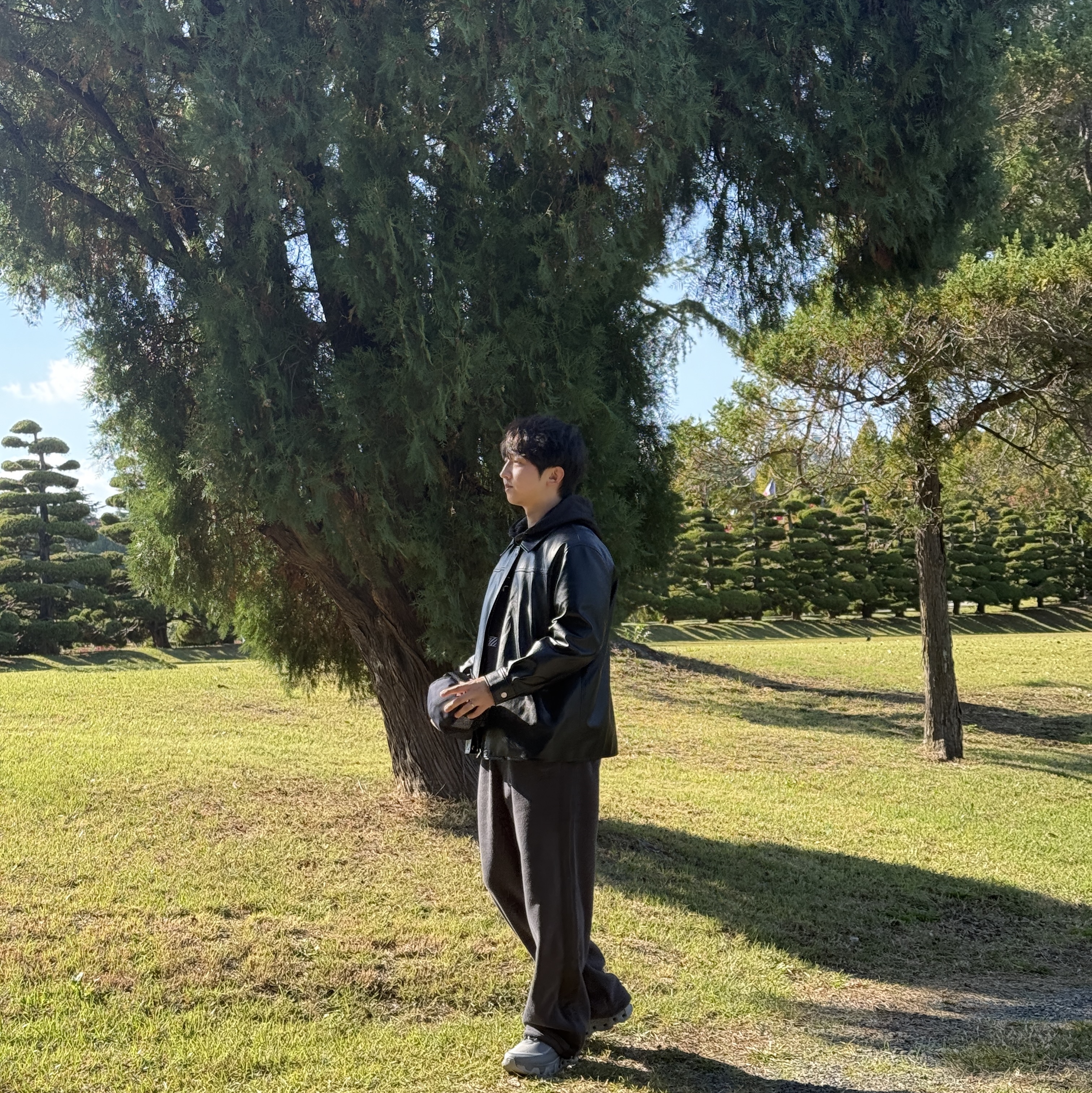 On Running x Post Archive Faction (Paf) Cloudmonster Hyper Phantom Apollo, Uniqlo x Needles Fleece Wide Pants Dark Gray - KR 착용 스타일 - 1