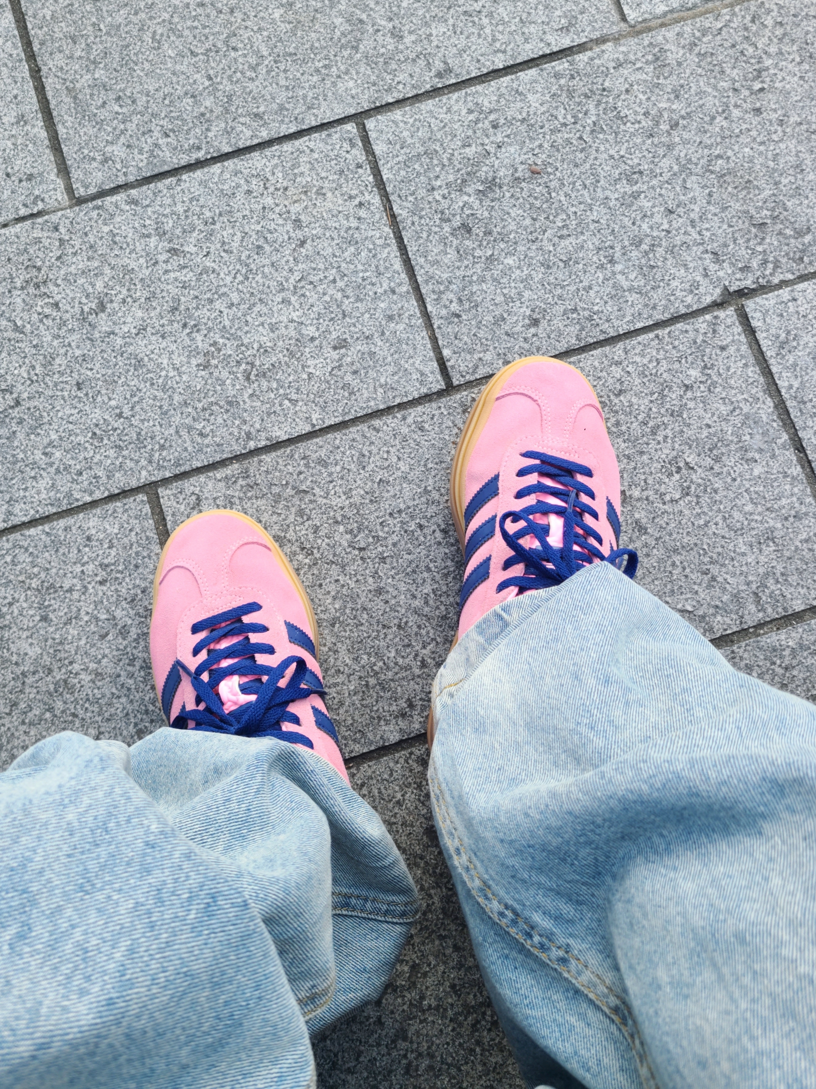 (W) Adidas Gazelle Bold Pink Glow Victory Blue 착용 스타일