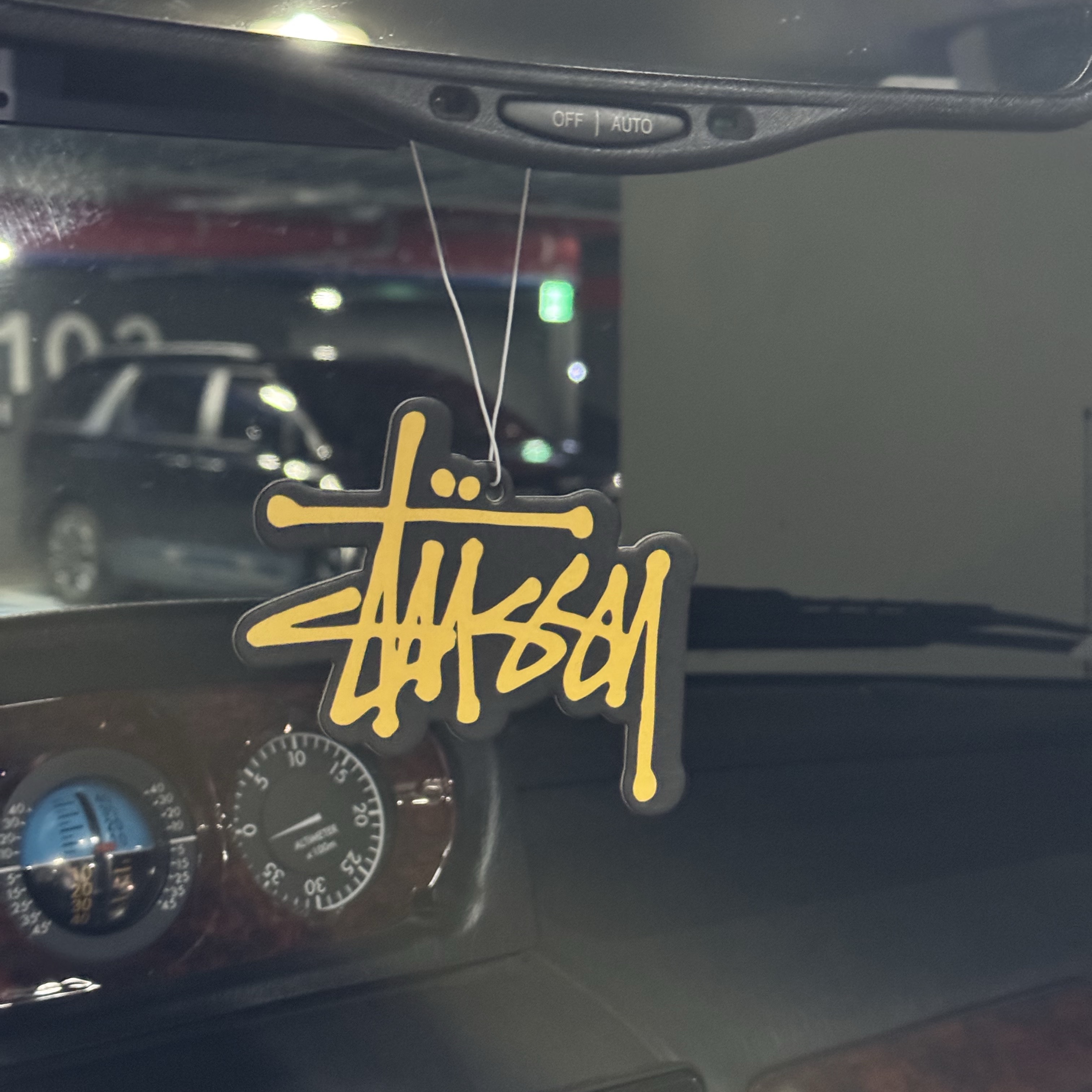 Stussy Logo Air Freshener Yellow (Sandalwood Scent) 착용 스타일