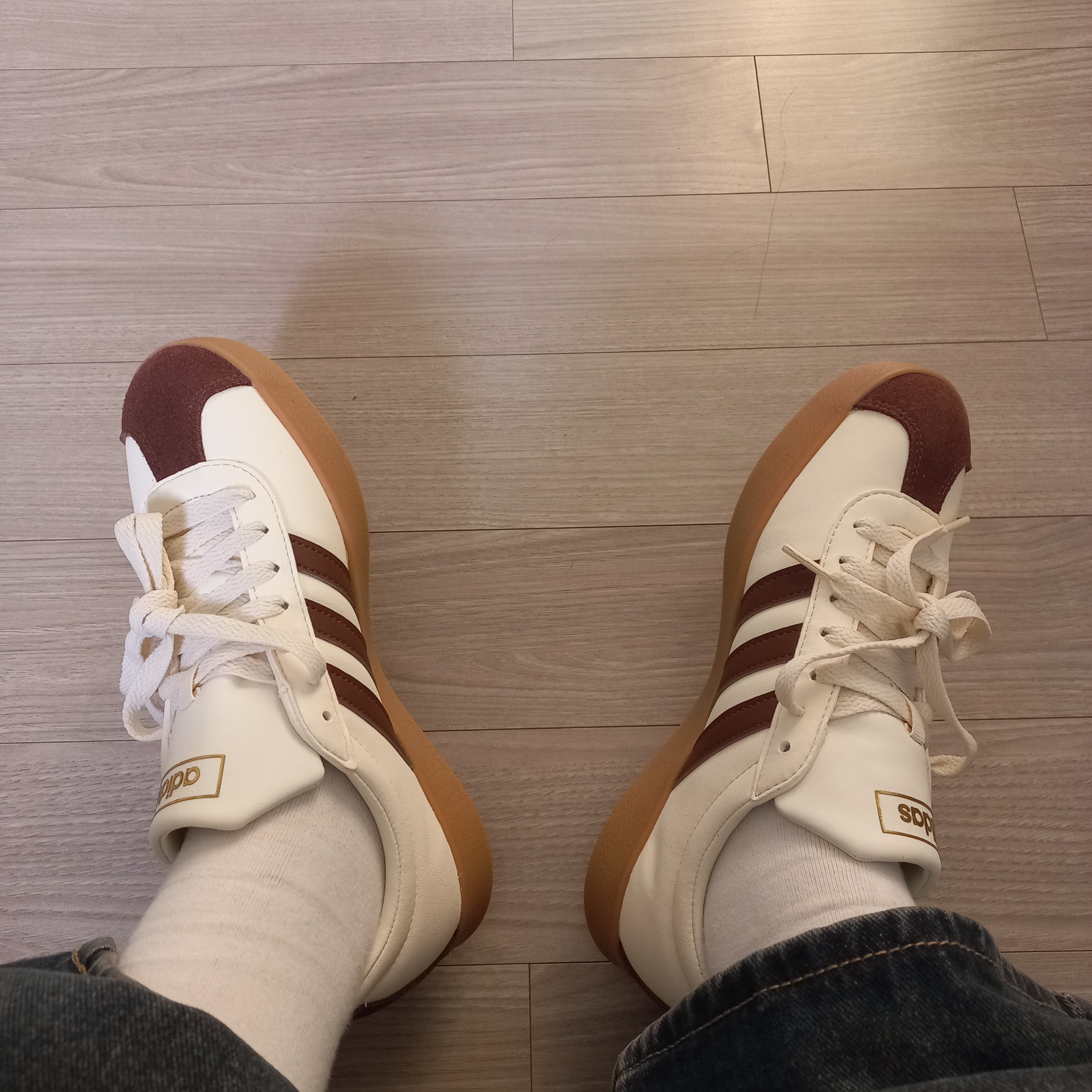 Adidas VL Court 2.0 Cream Brown 착용 스타일 - 2