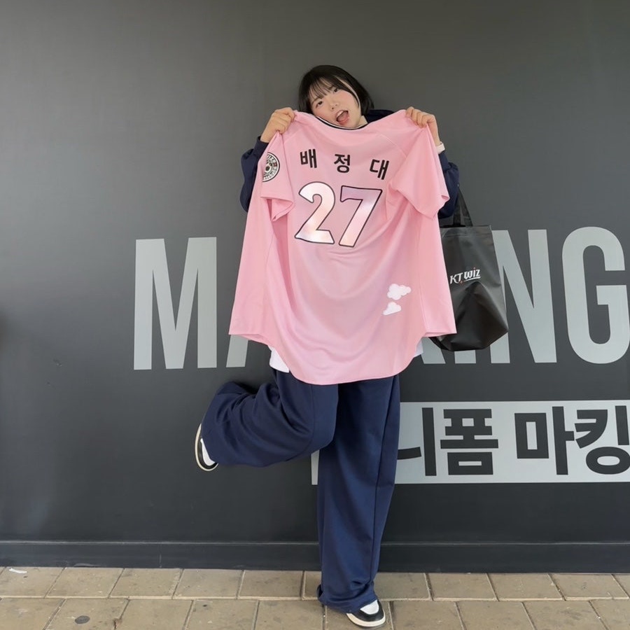(W) Jordan 1 Low Black University Blue, KT Wiz Cloud Uniform Pink (Non Marking Ver.) 착용 스타일