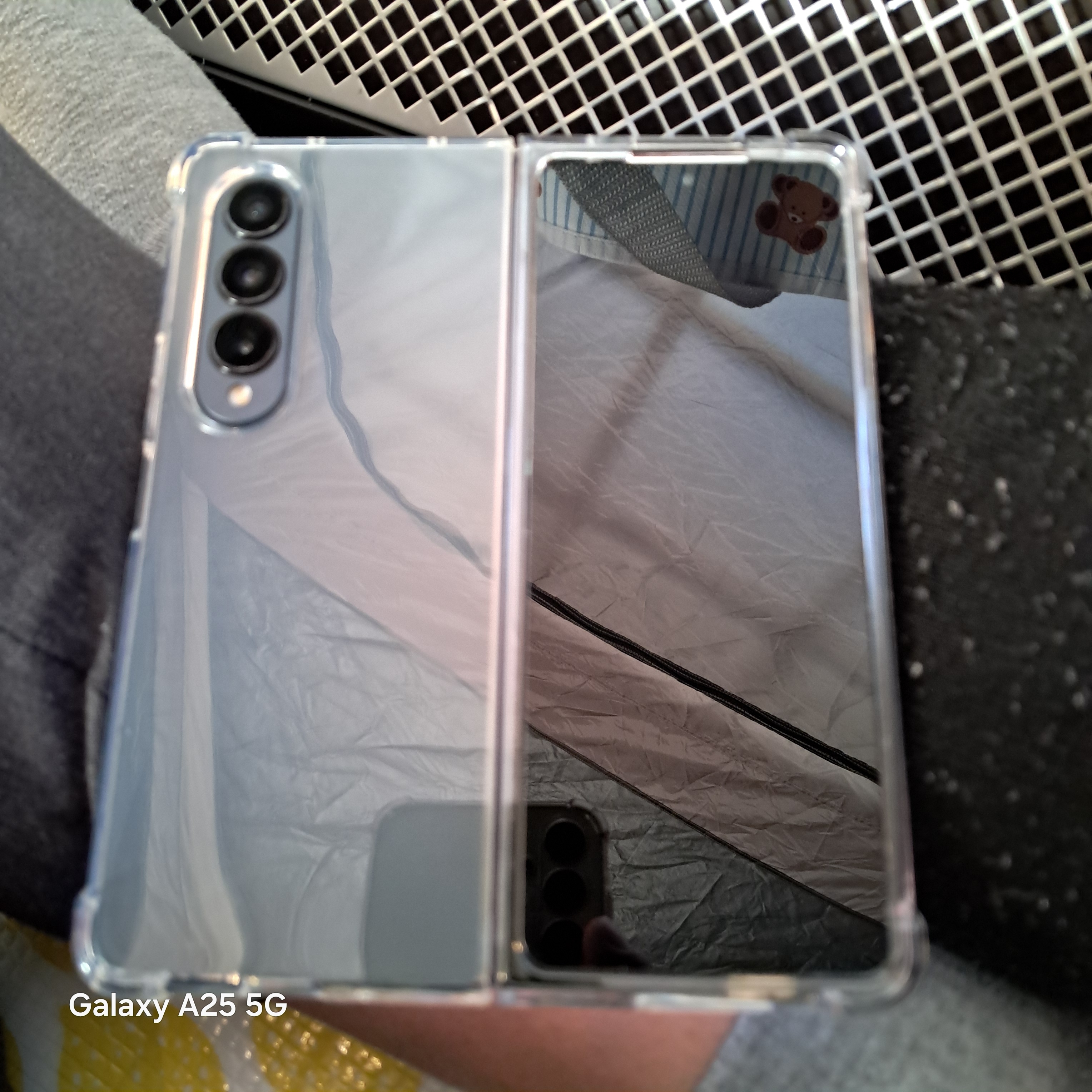 [A등급] Refurbished Galaxy Z Fold 4 256GB Gray Green 착용 스타일