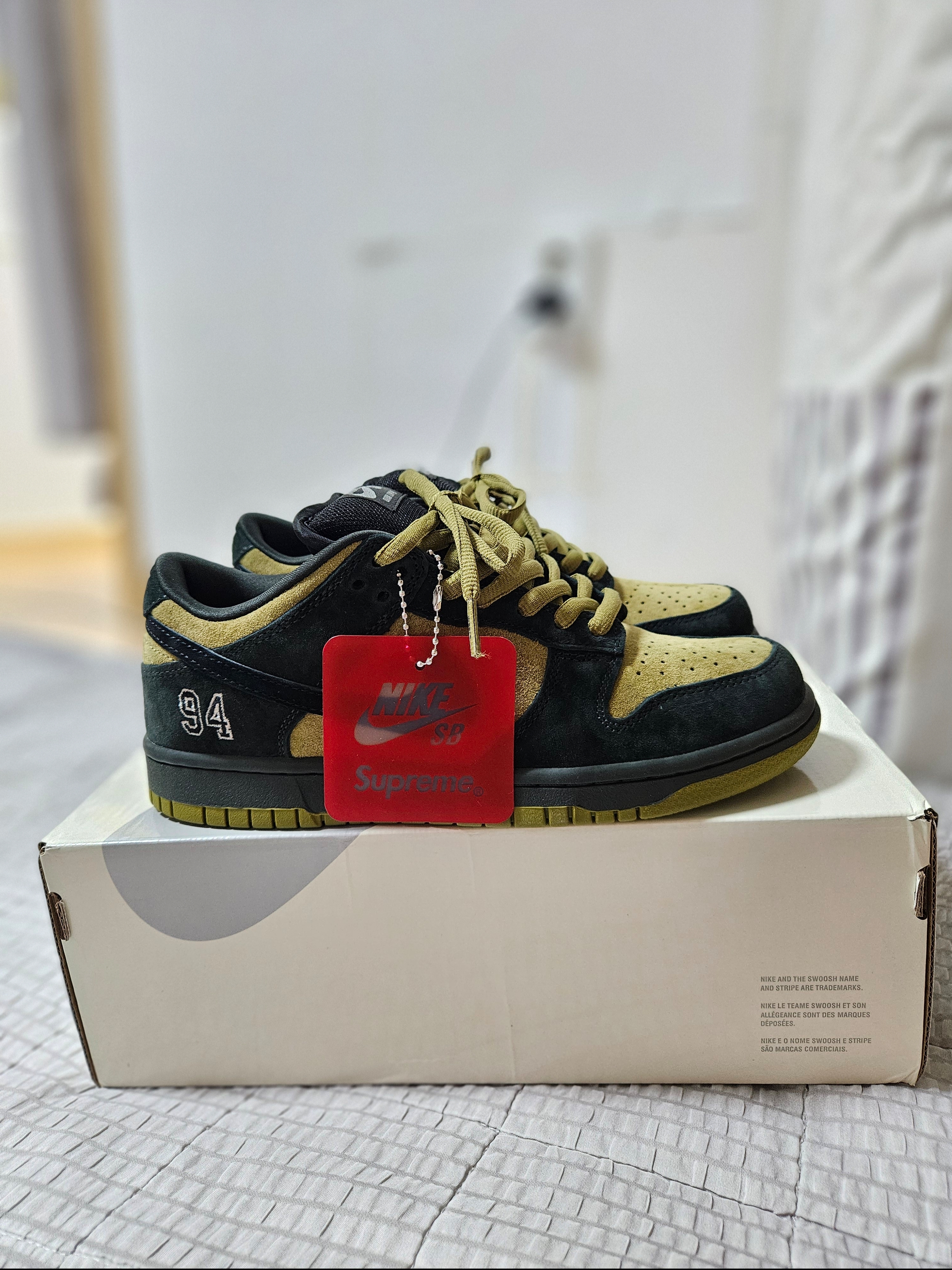Nike x Supreme SB Dunk Low Camper Green 착용 스타일 - 1