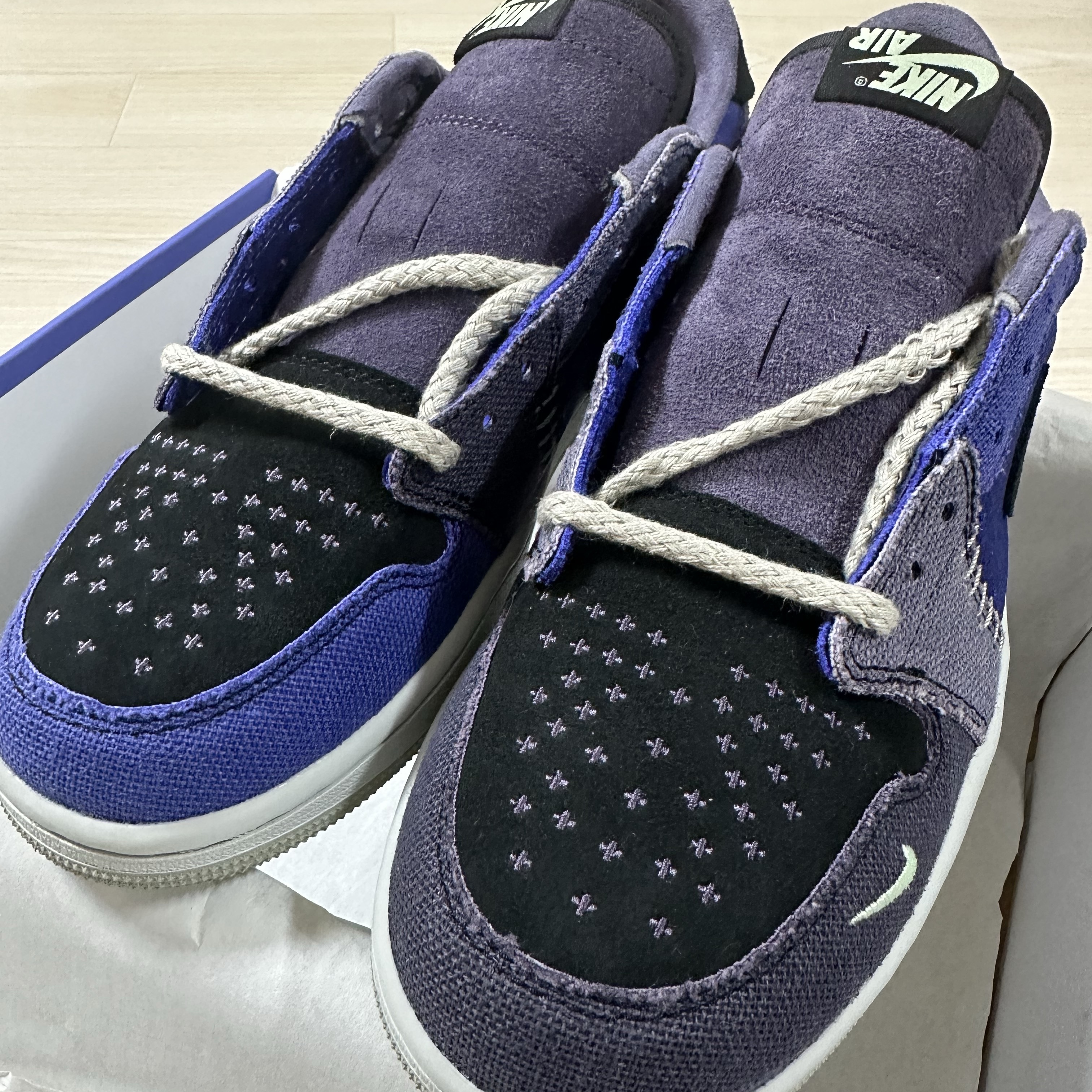 Jordan 1 x Zion Williamson Retro Low OG Regency Purple and Dark Raisin 착용 스타일 - 1