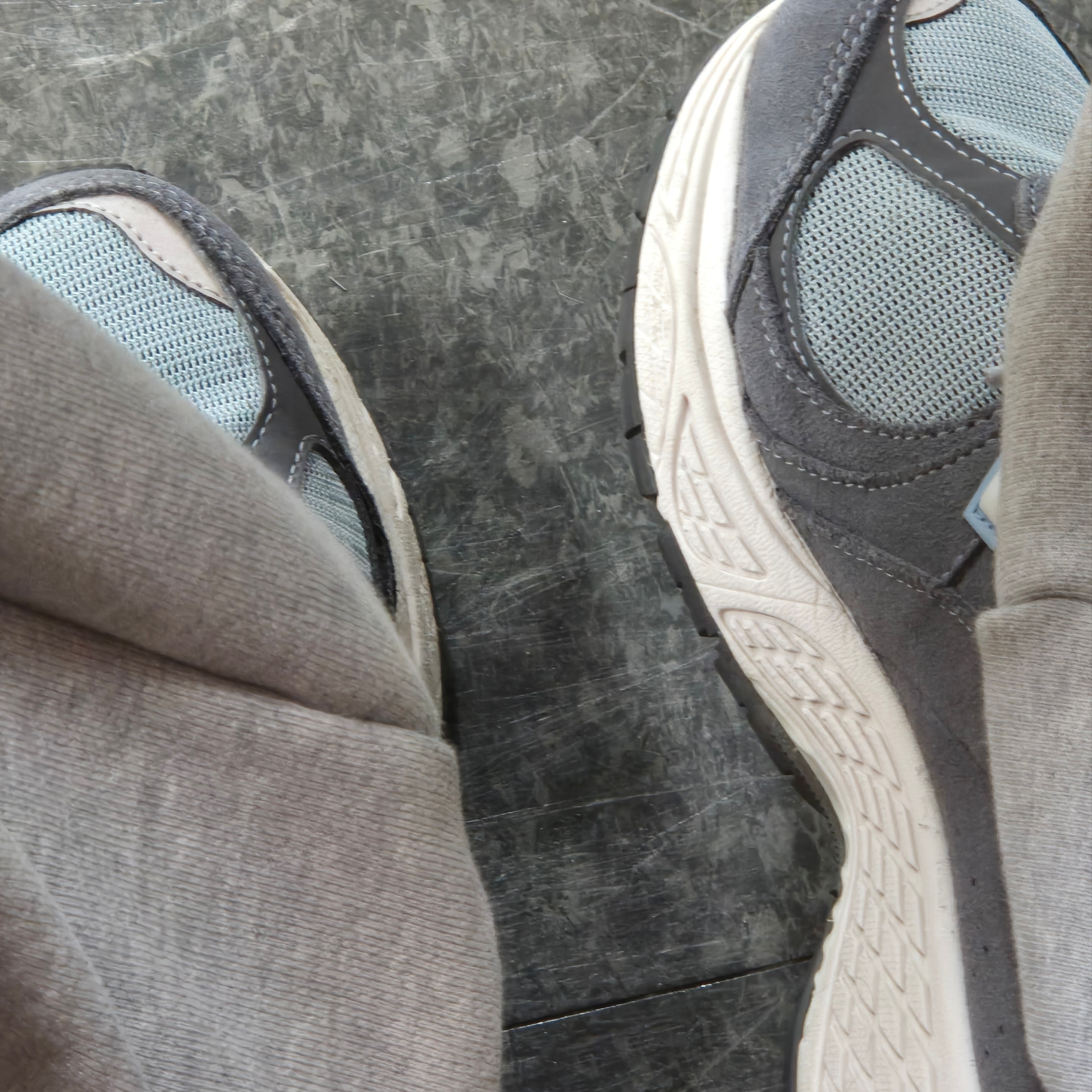 New Balance 2002R Steel Blue 착용 스타일