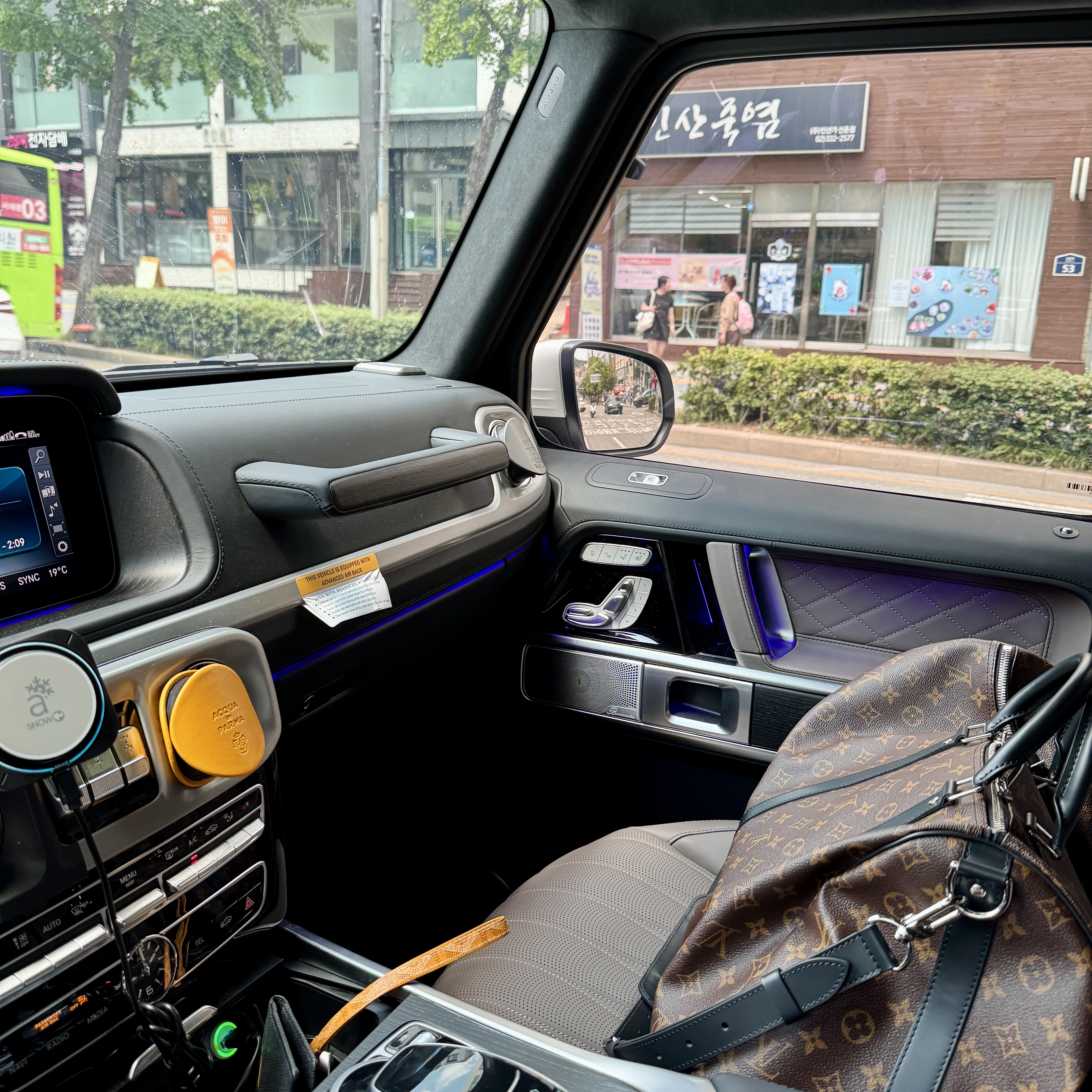 Acqua Di Parma Car Diffuser Leather Case Yellow 2023, Acqua Di Parma Car Diffuser Leather Case Dark Grey 착용 스타일 - 1