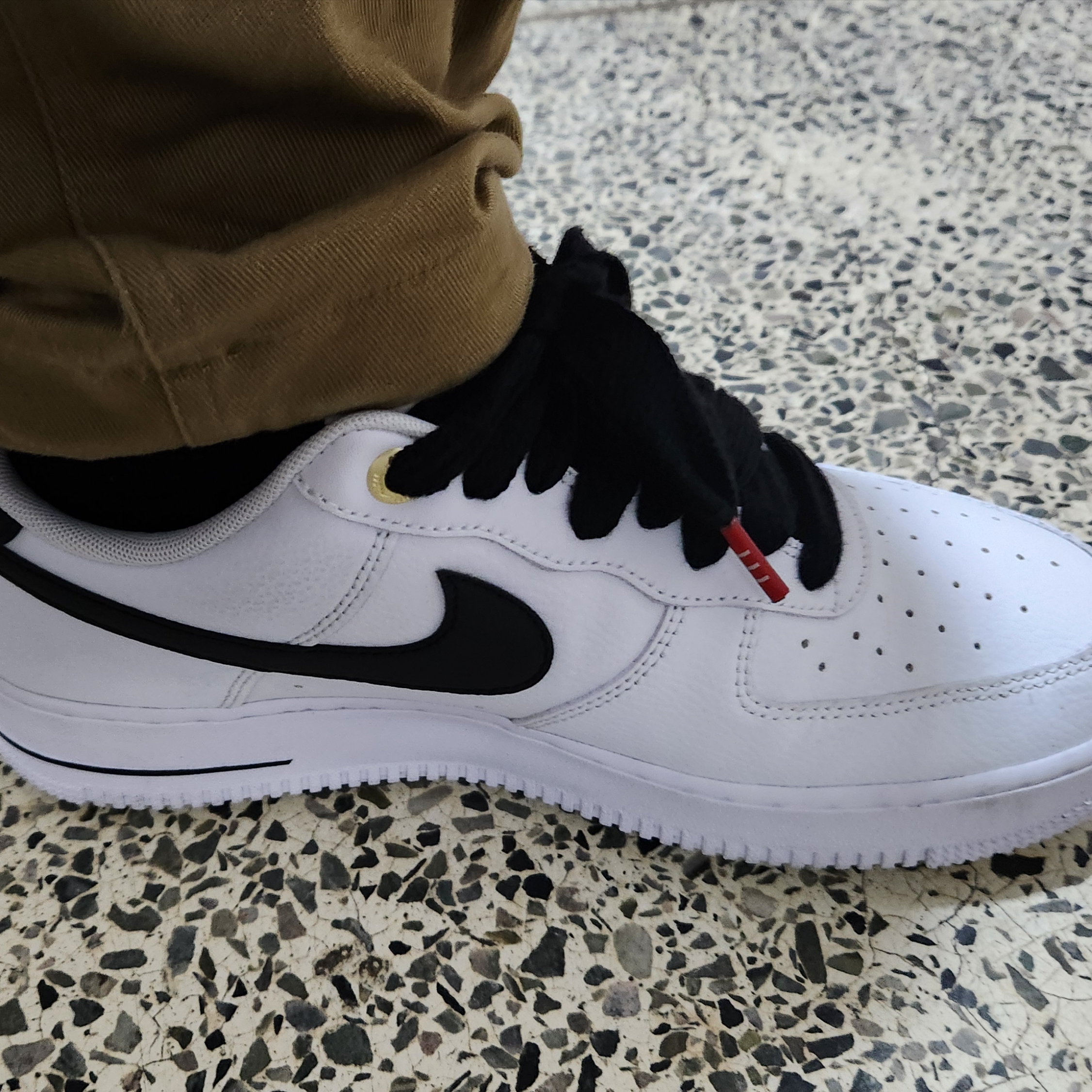 Nike Air Force 1 '07 LV8 40th Anniversary Join Forces White Black 착용 스타일
