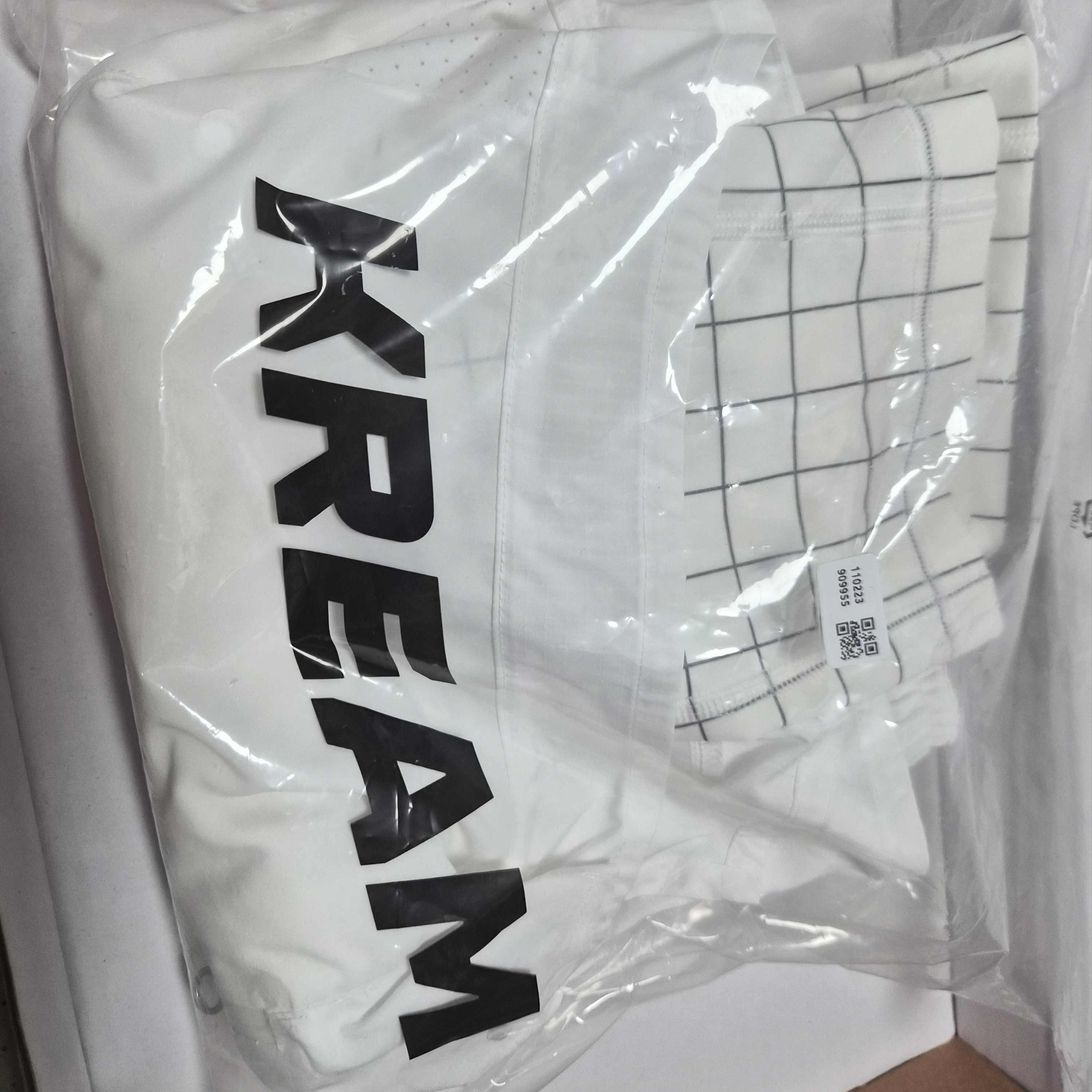 Nike x Off-White NRG Shorts White 착용 스타일 - 2